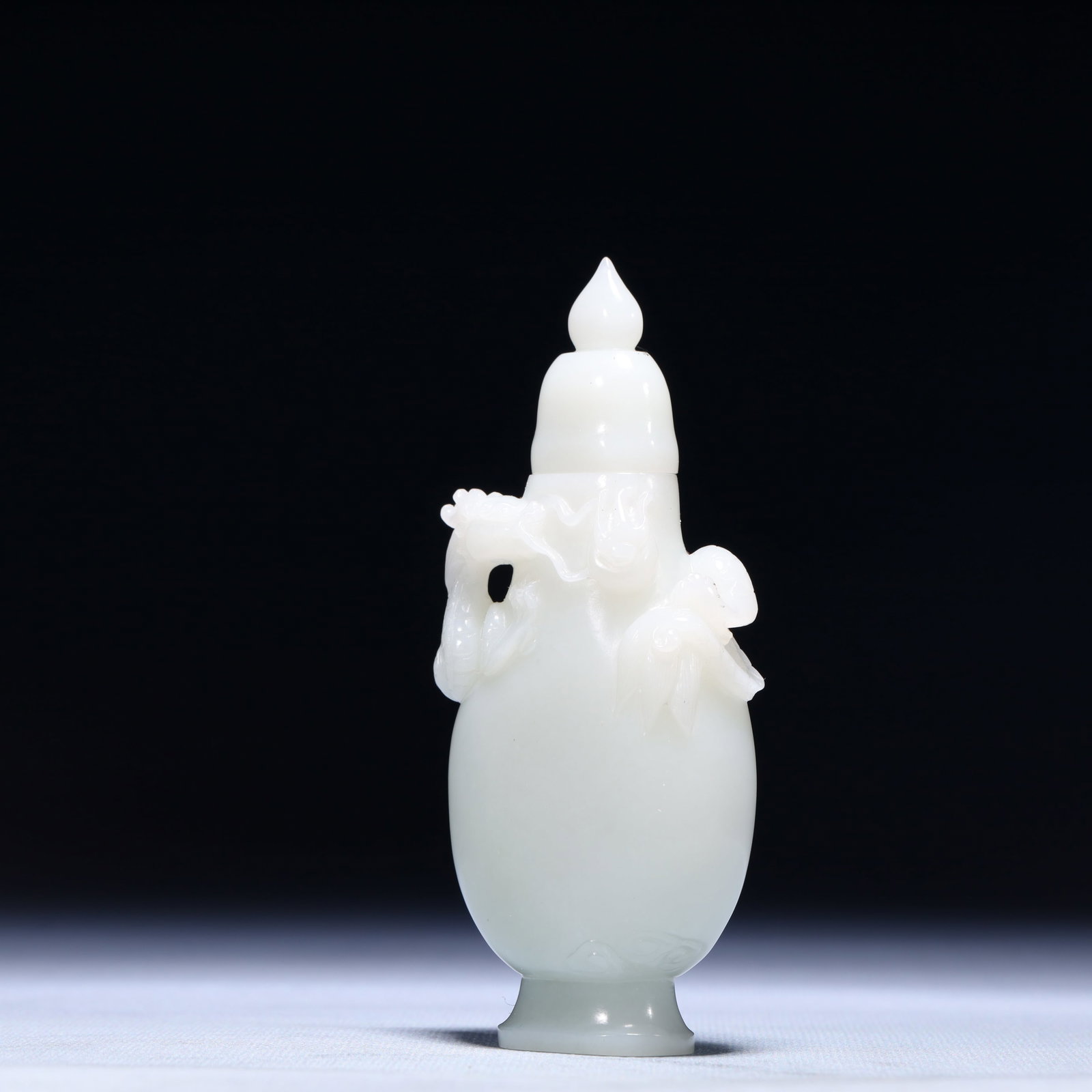 An Exquisite White Jade Dragon Pattern Bottle - 2