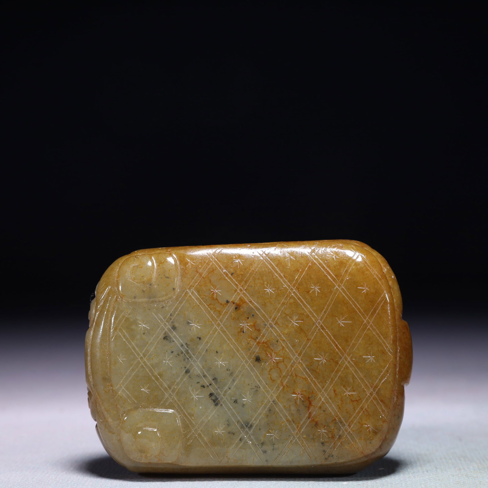 An Exquisite White Jade Beast Ornament: An Exquisite White Jade Beast Ornament,Qing Dynasty,China,Size:3.1inx2.2inx0.6in,Weight:179g 白玉兽摆件,中国清代
