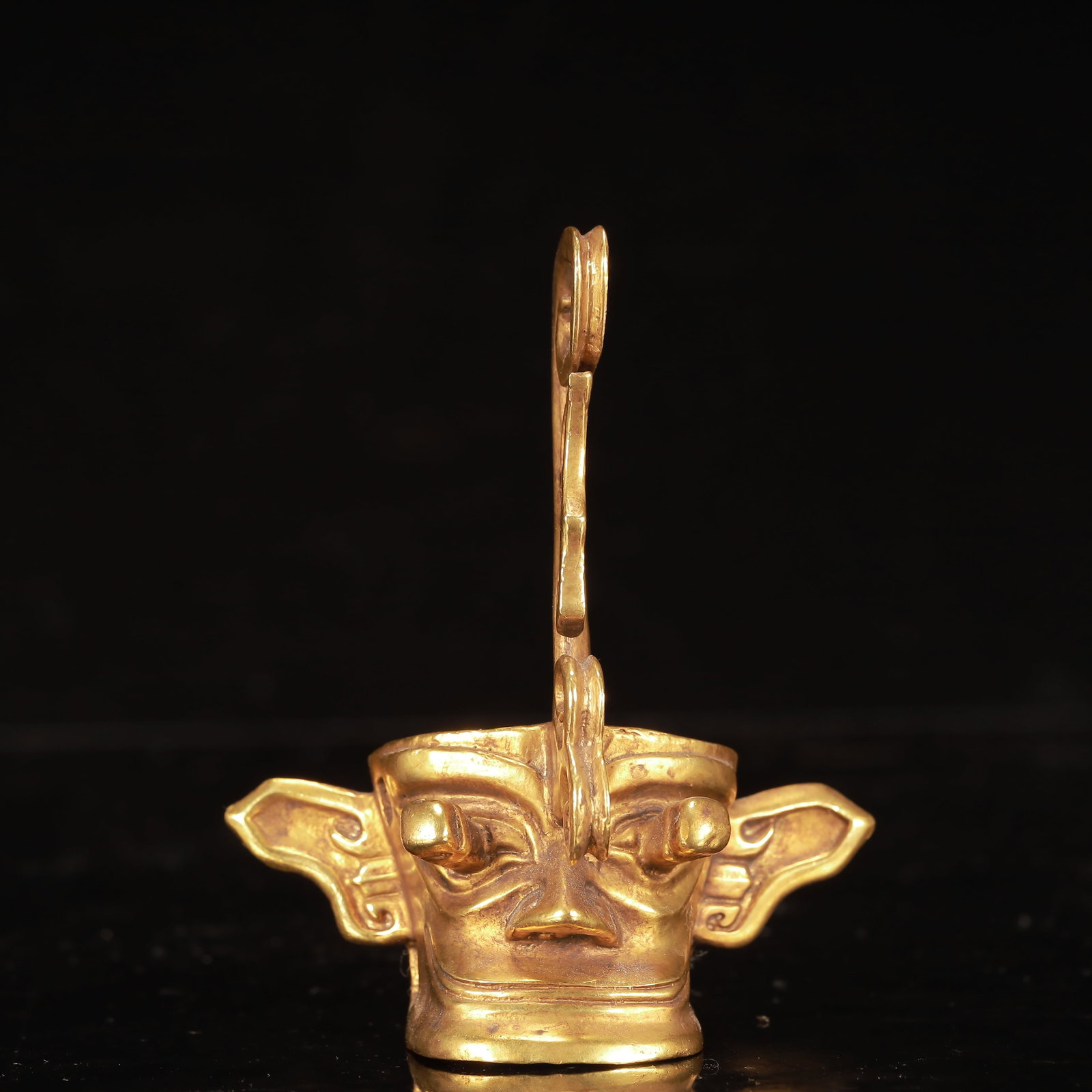 An Exquisite Gilt Bronze Mask: An Exquisite Gilt Bronze Mask,Qing Dynasty, China,Size:3.5inx2.4inx4.3in,Weight:150g 铜鎏金面具,中国清代
