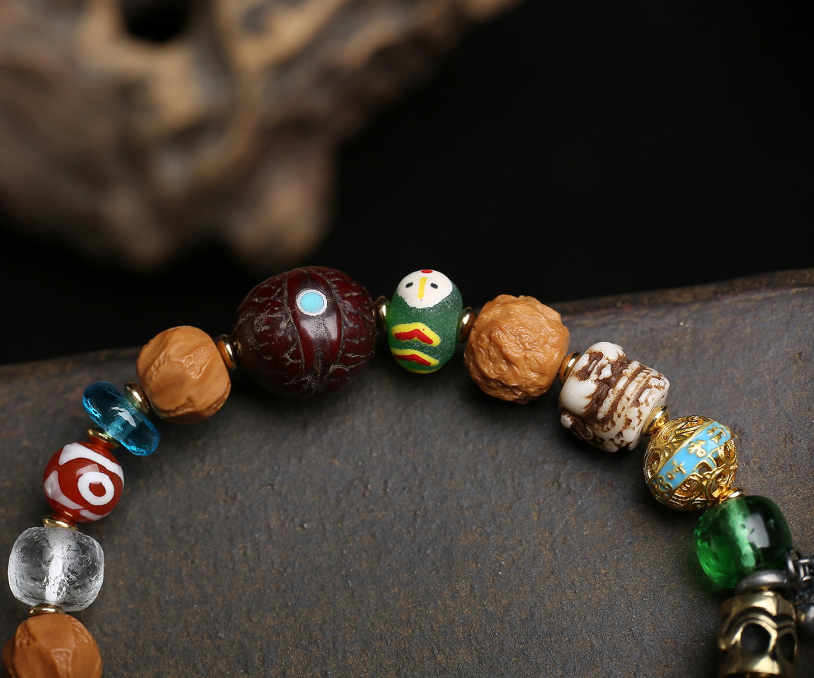 An Exquisite Multi-Gem Bracelets - 3