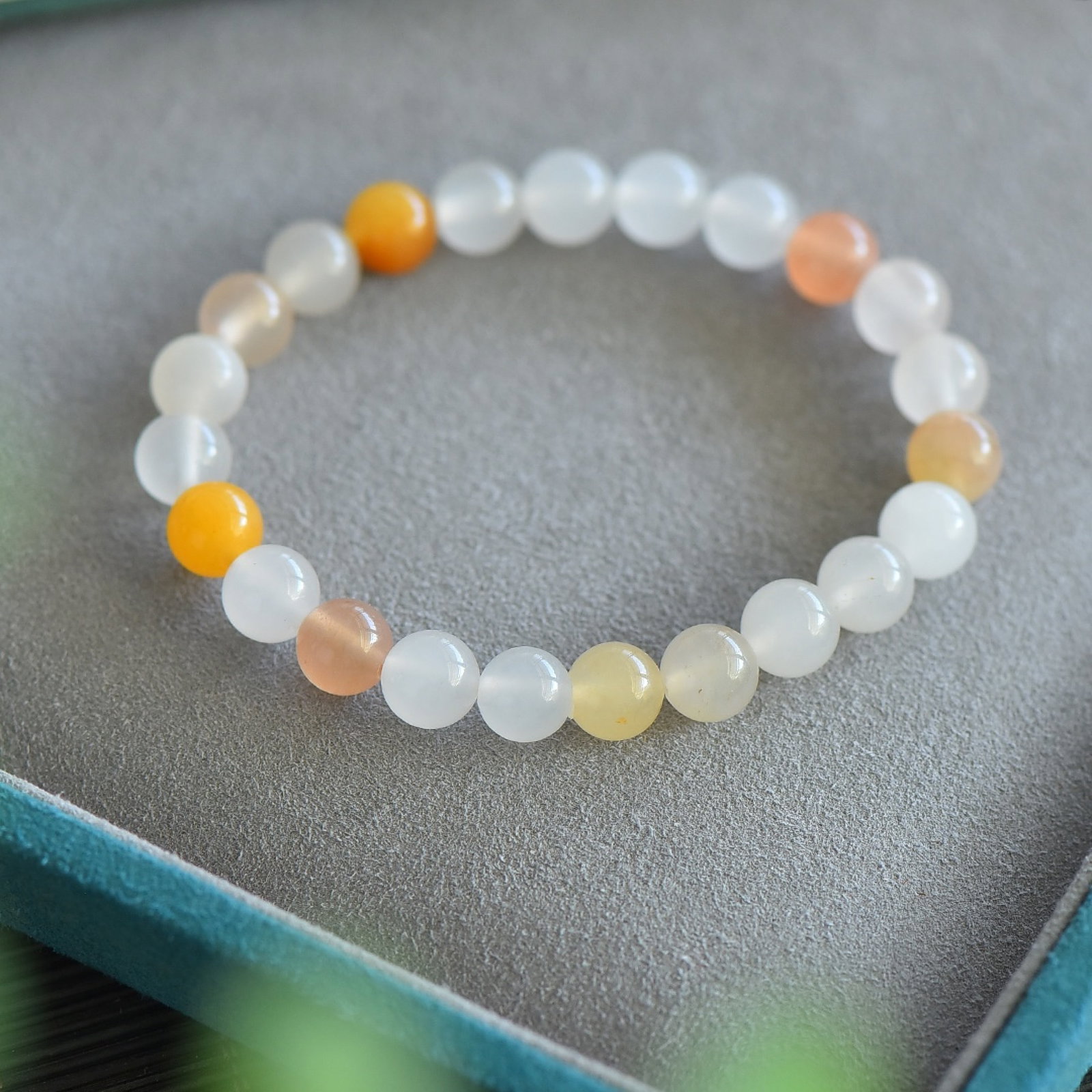 An Exquisite Multi-Gem Bracelets - 4
