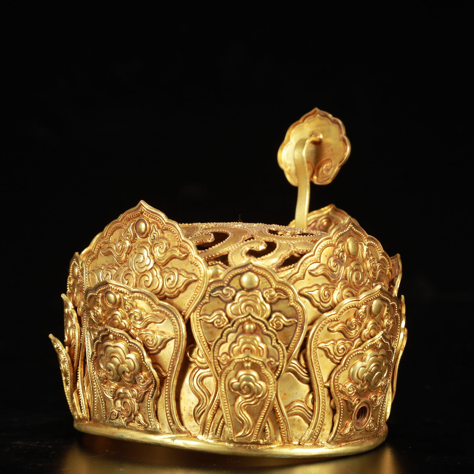 An Exquisite Gilt Bronze Auspicious Cloud Pattern Hat,Inlaid Gems - 2