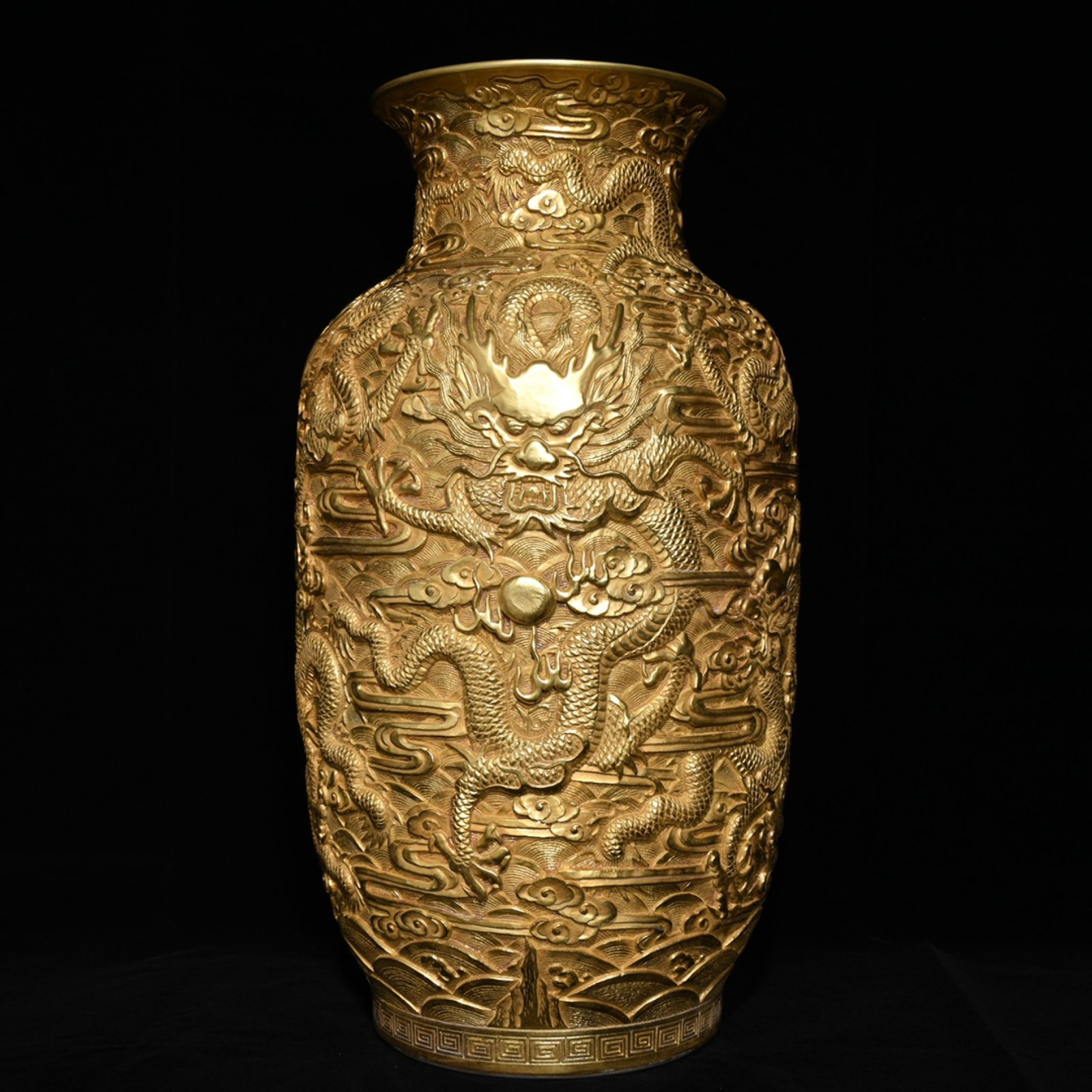 A Huge Gold Ground Auspicious Cloud and Dragon Pattern Vase (1 of 9)