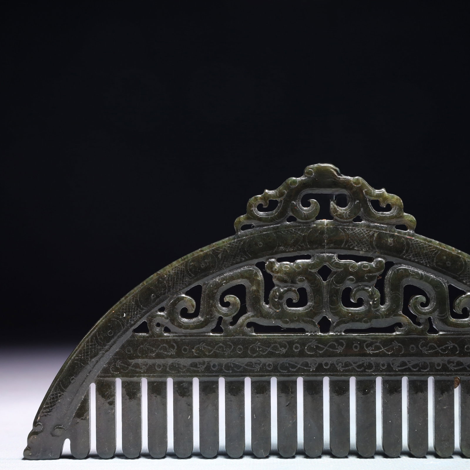 An Exquisite Jasper Dragon Pattern Comb - 2