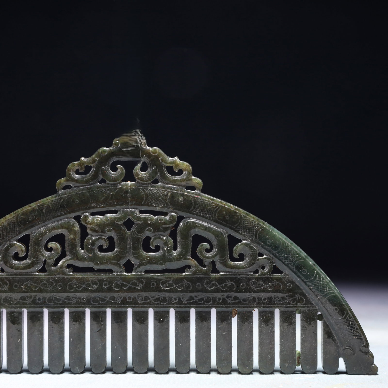 An Exquisite Jasper Dragon Pattern Comb - 3