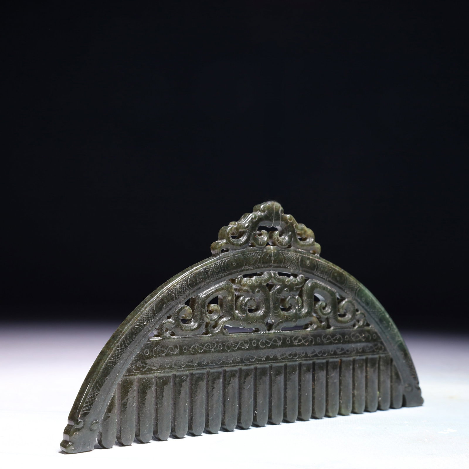 An Exquisite Jasper Dragon Pattern Comb - 5
