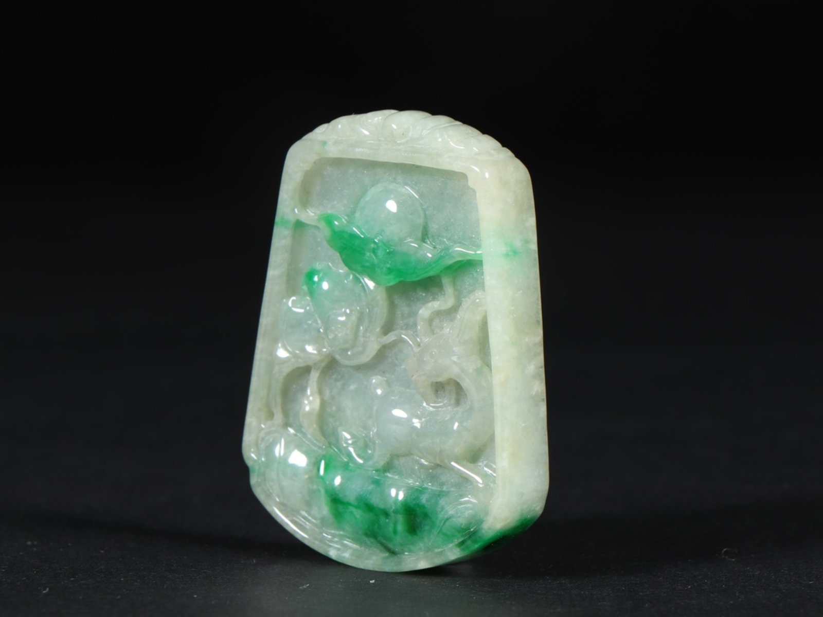 An Exquisite Jadeite Auspicious Beast Pattern Pendant - 4