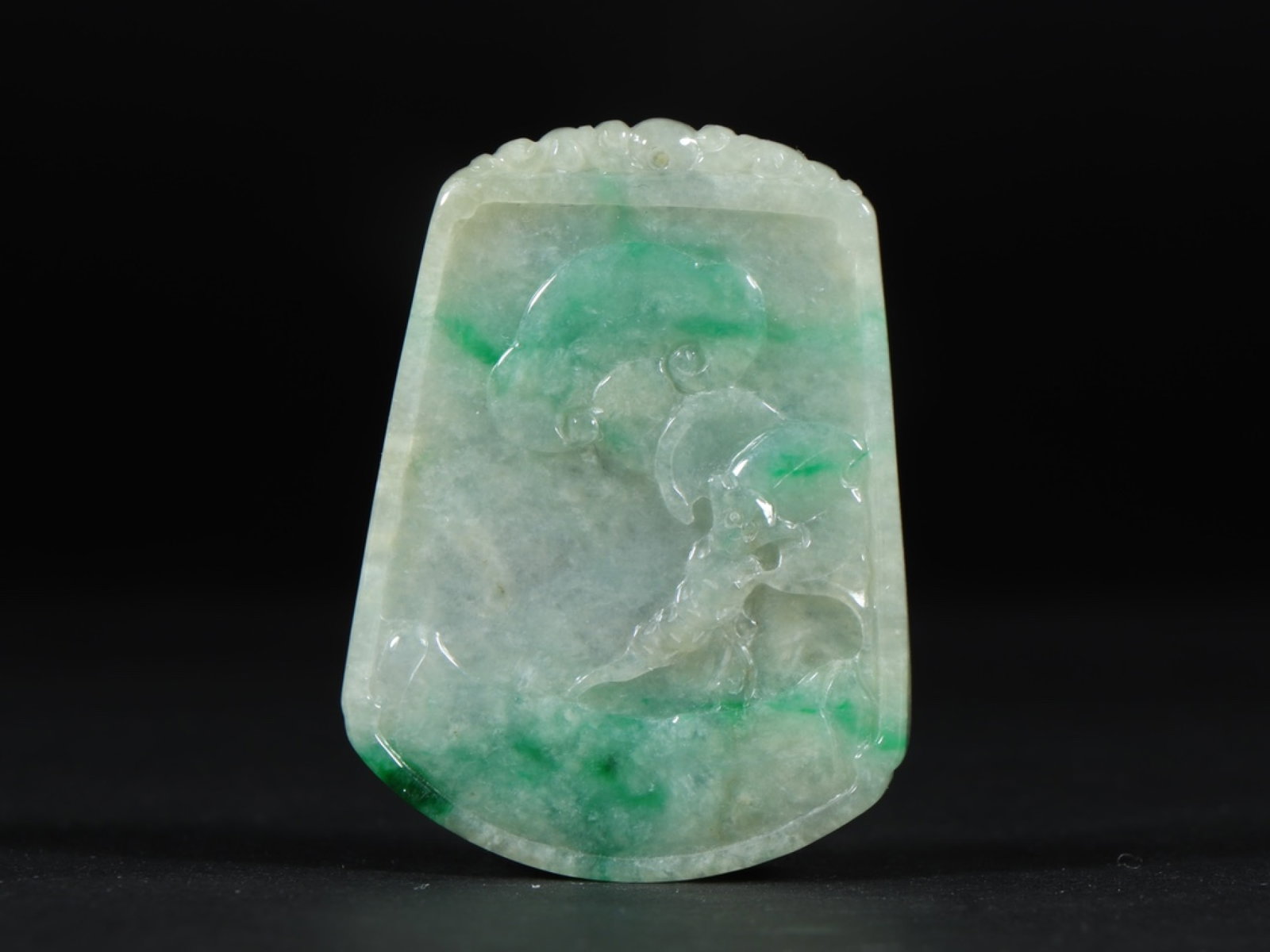 An Exquisite Jadeite Auspicious Beast Pattern Pendant - 5