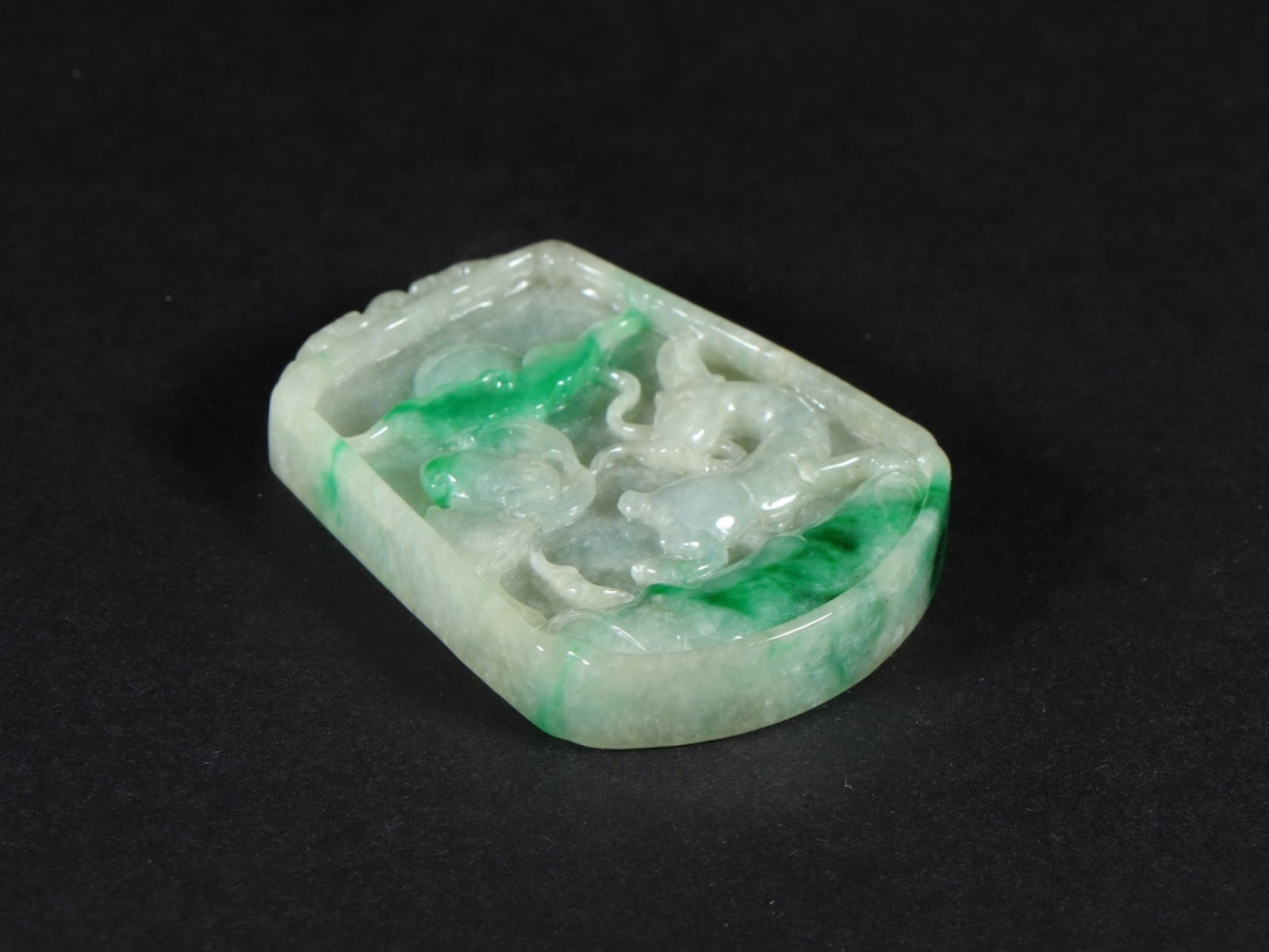 An Exquisite Jadeite Auspicious Beast Pattern Pendant - 8