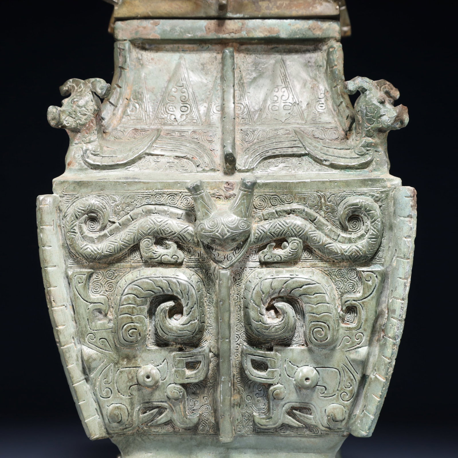 A Rare Bronze Dragon Pattern Pot - 3