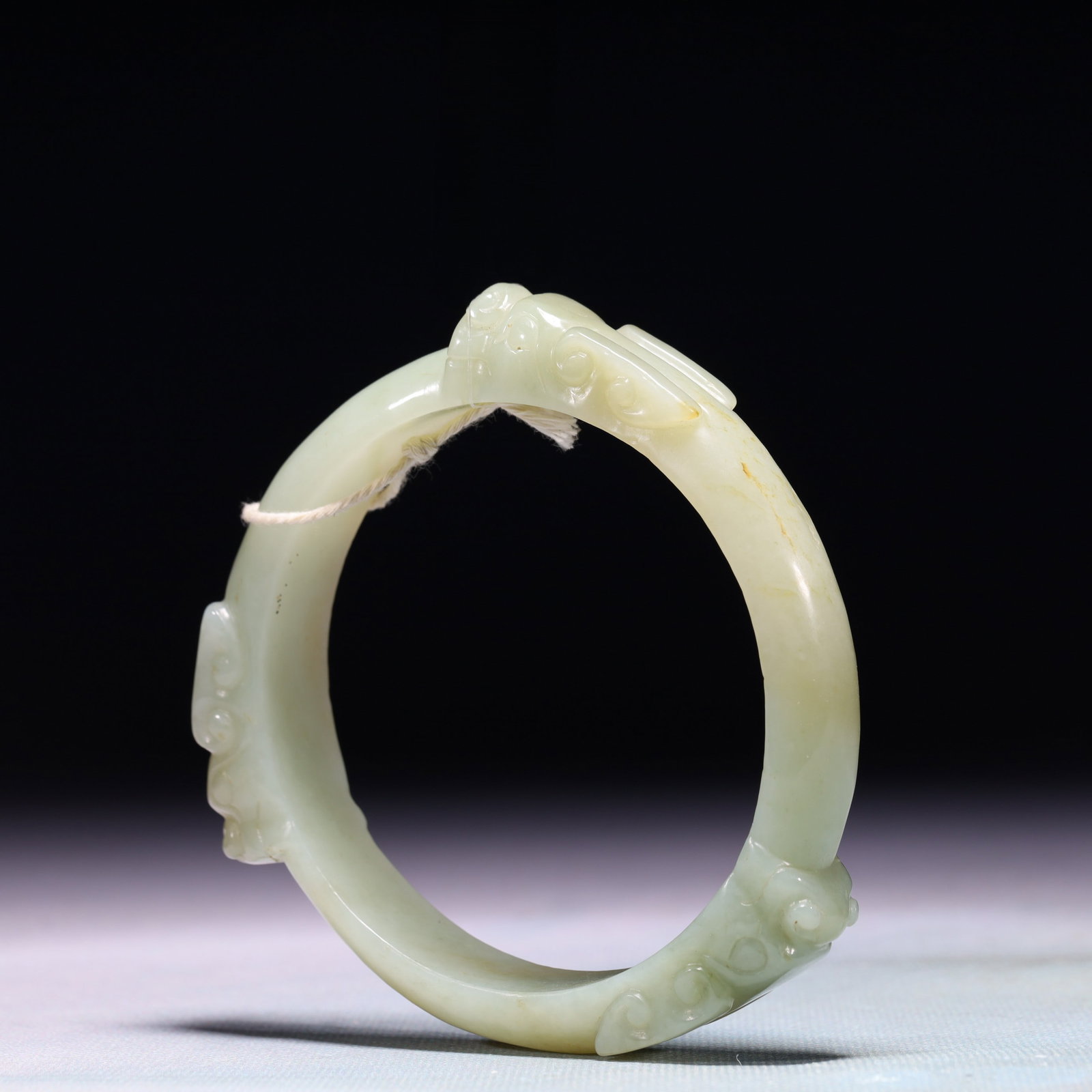 An Exquisite White Jade Ring - 2