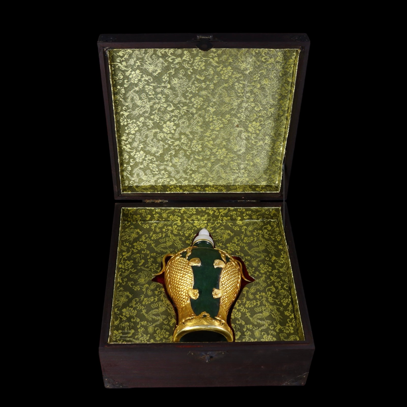 An Exquisite Jasper Gilt Fish Pattern Bottle - 2