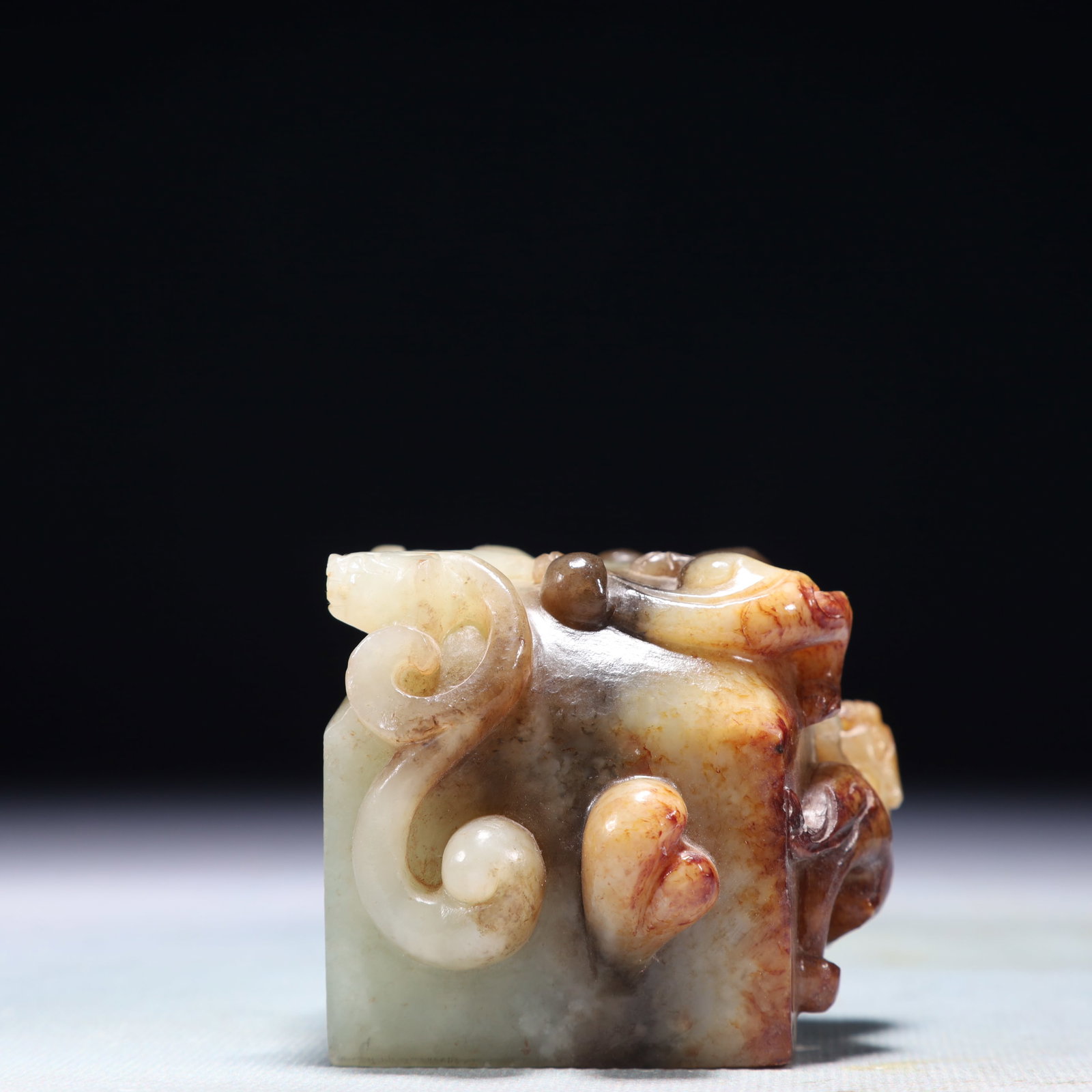 An Exquisite White Jade Chi-Dragon Pattern Seal: An Exquisite White Jade Chi-Dragon Pattern Seal,Qing Dynasty,China,Size:2.2inx2.4inx1.8in,Weight:380.1g 白玉螭龙纹印章,中国清代