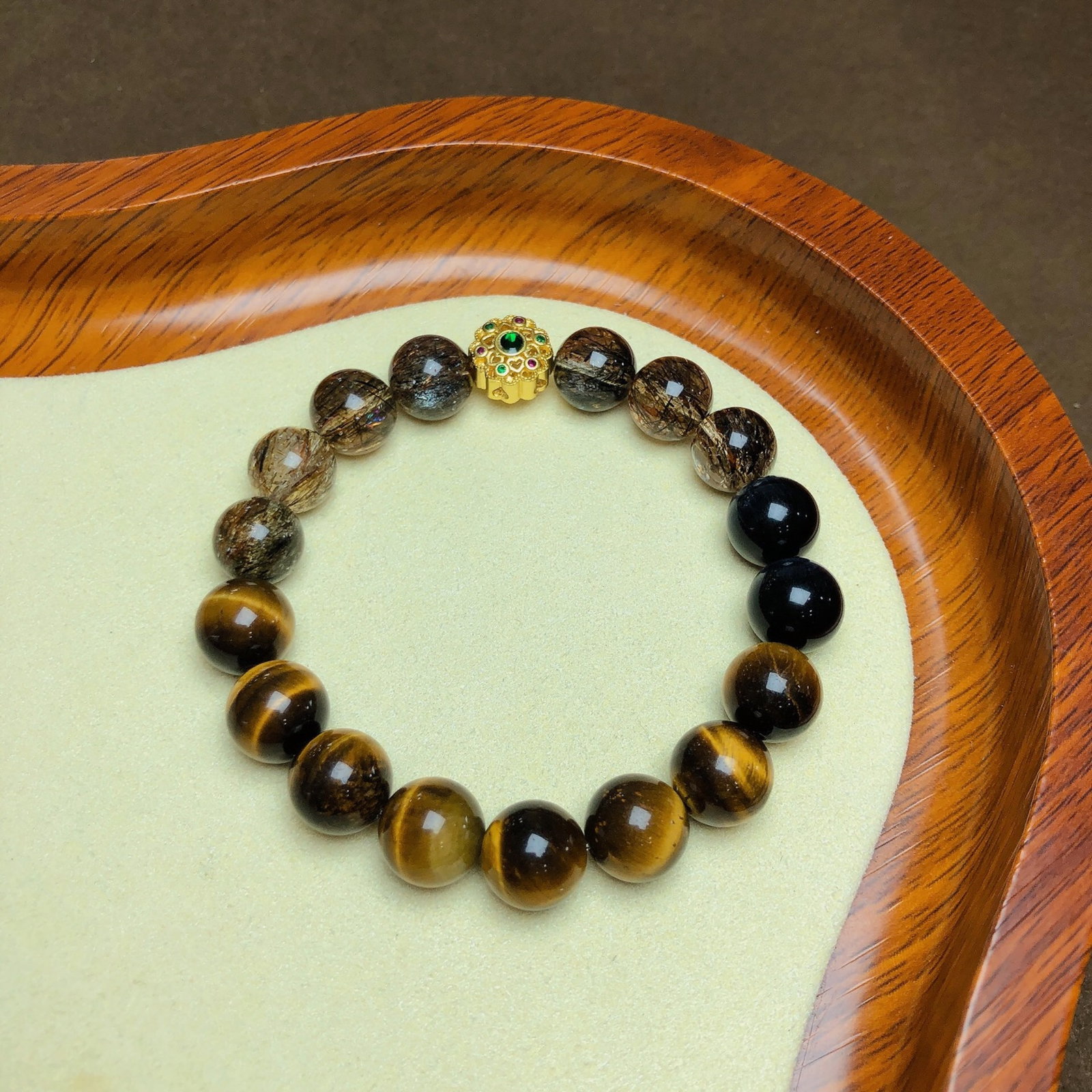 An Exquisite Crystal Bracelet: An Exquisite Crystal Bracelet,Size:0.4in,Weight:27.4g 水晶手串