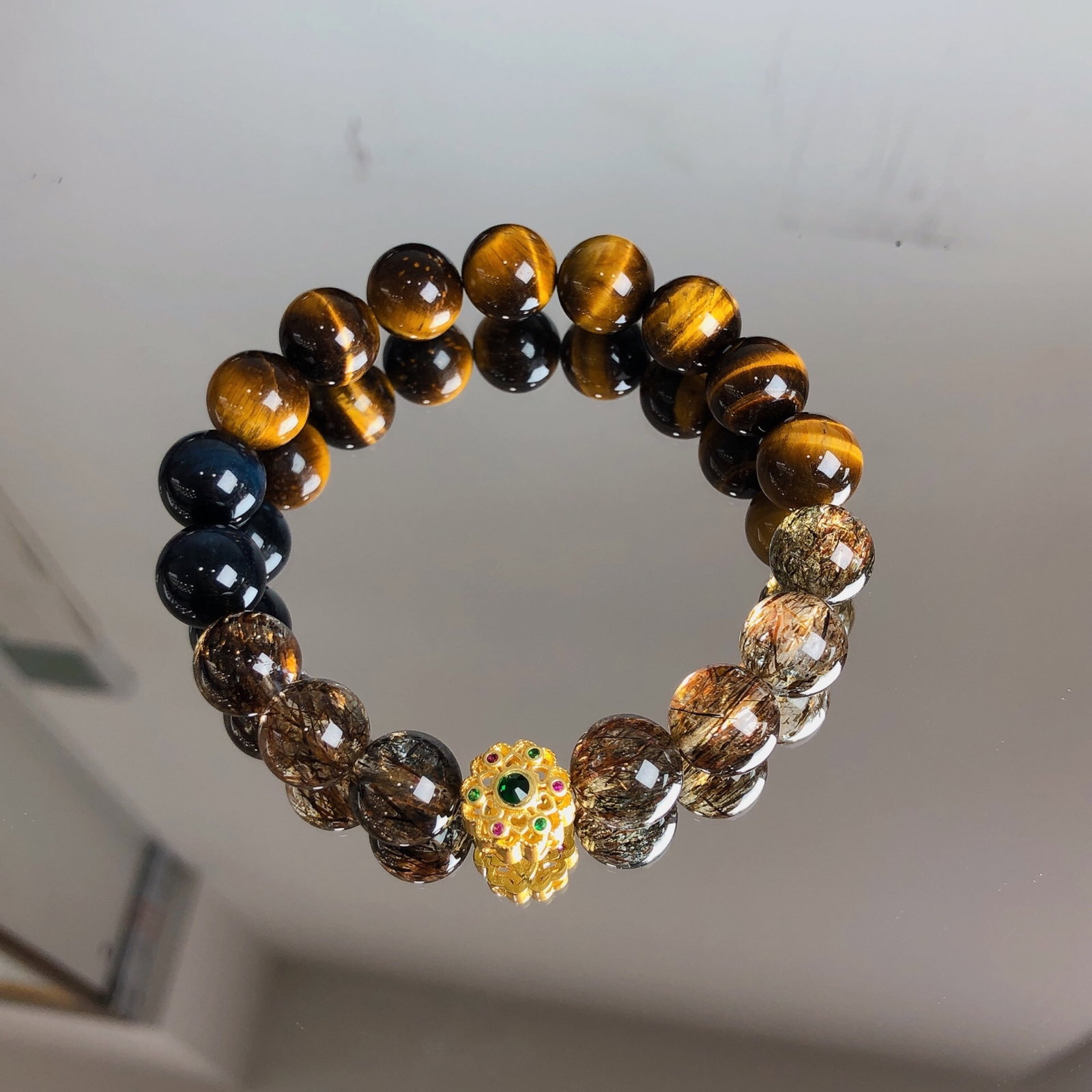 An Exquisite Crystal Bracelet - 2