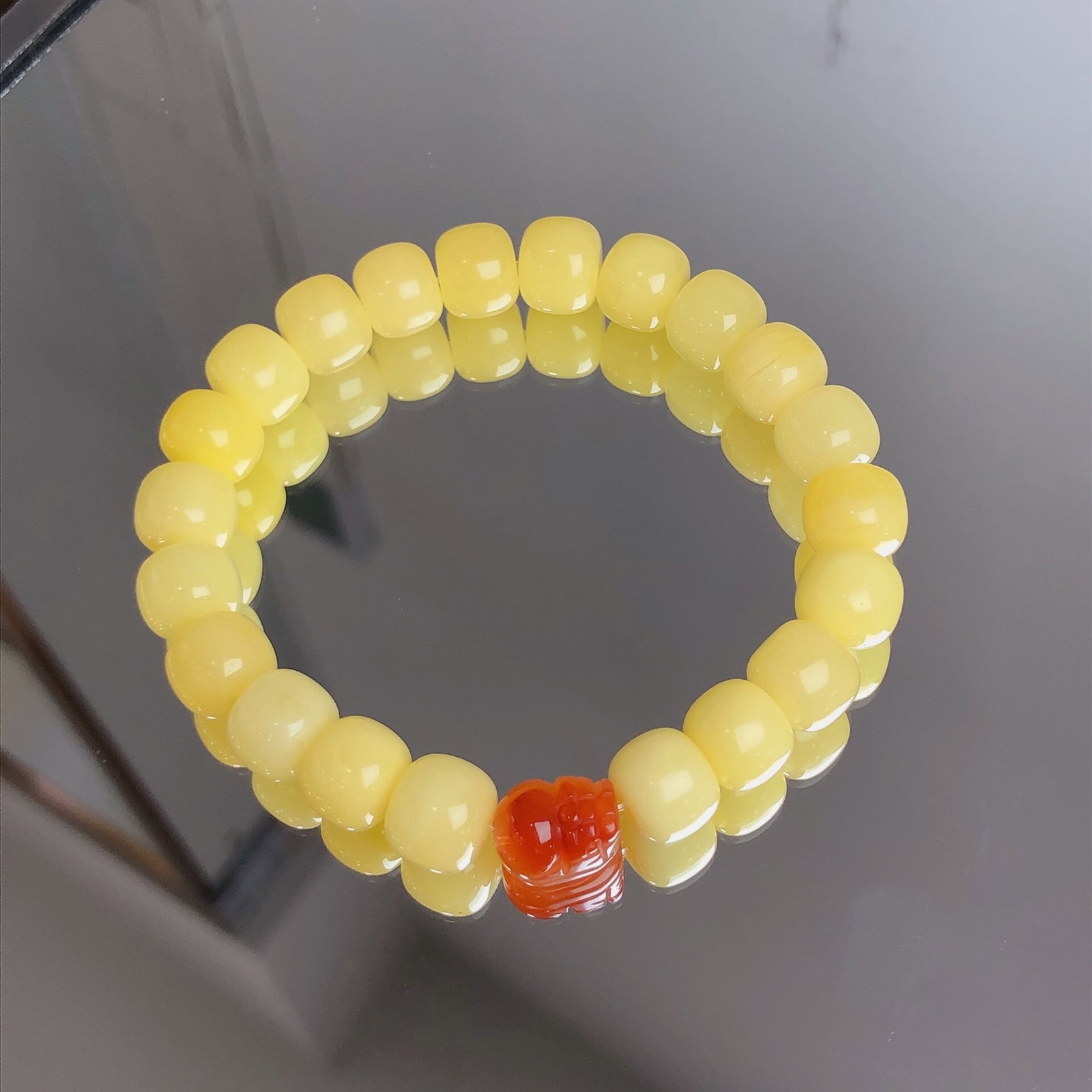 An Exquisite Amber Bracelets - 2