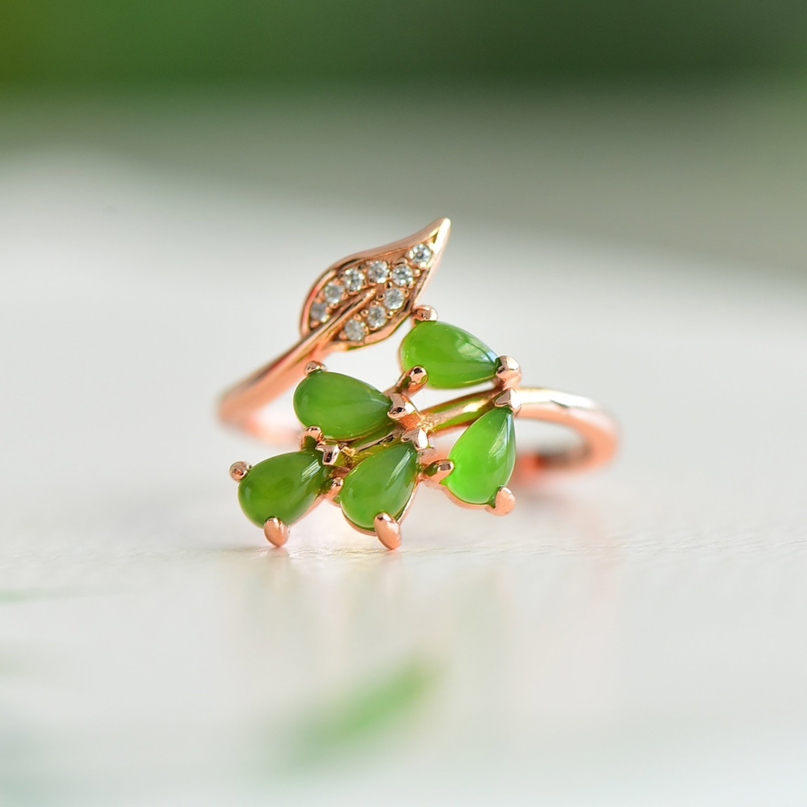 An Exquisite Sterling Silver-Gold Plated Inlaid Jasper Ring,Inlaid Diamond: An Exquisite Sterling Silver-Gold Plated Inlaid Jasper Ring,Inlaid Diamond 纯银镀金镶碧玉戒指,嵌钻石