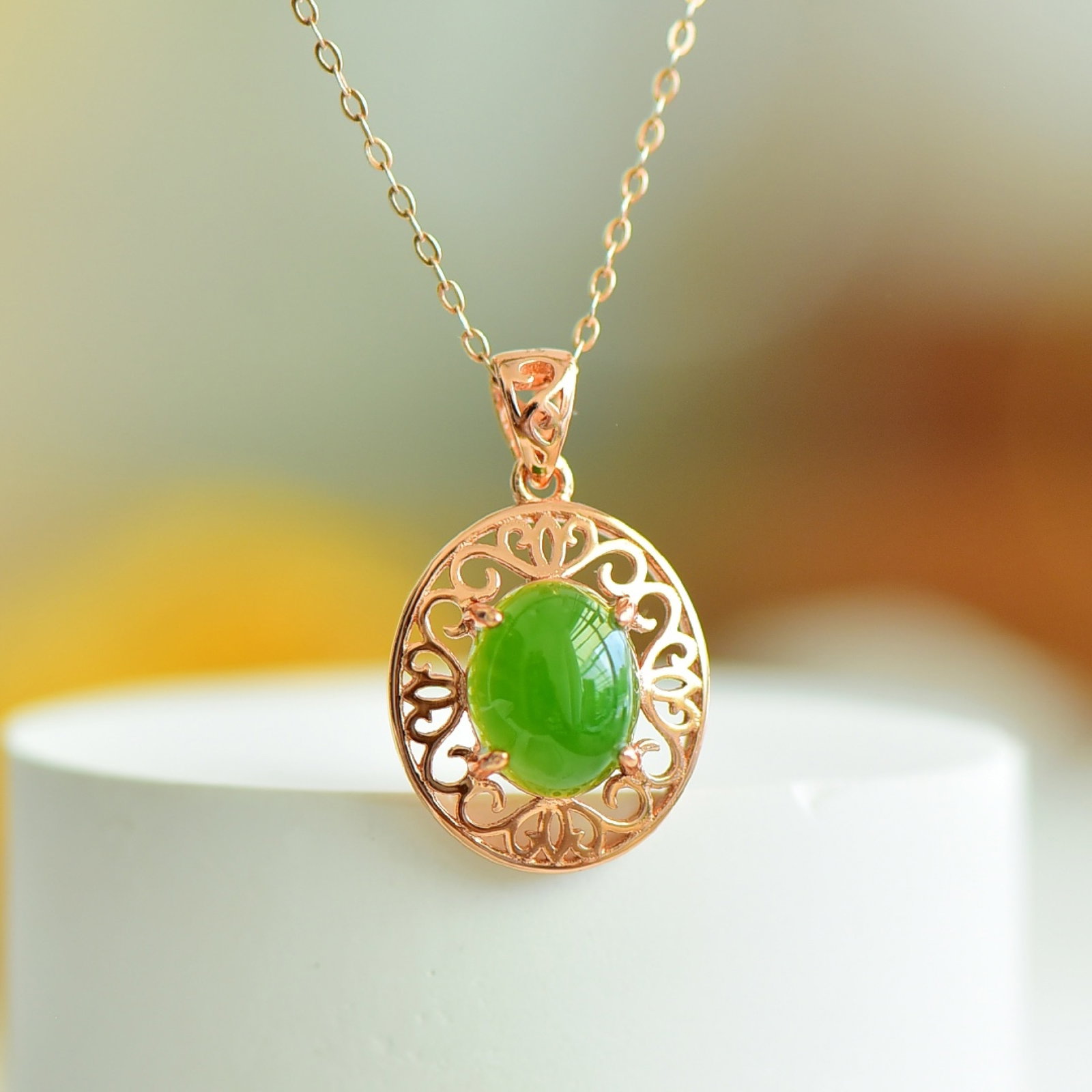An Exquisite Sterling Silver-Gold Plated Inlaid Jasper Pendant: An Exquisite Sterling Silver-Gold Plated Inlaid Jasper Pendant 纯银镀金镶碧玉项链