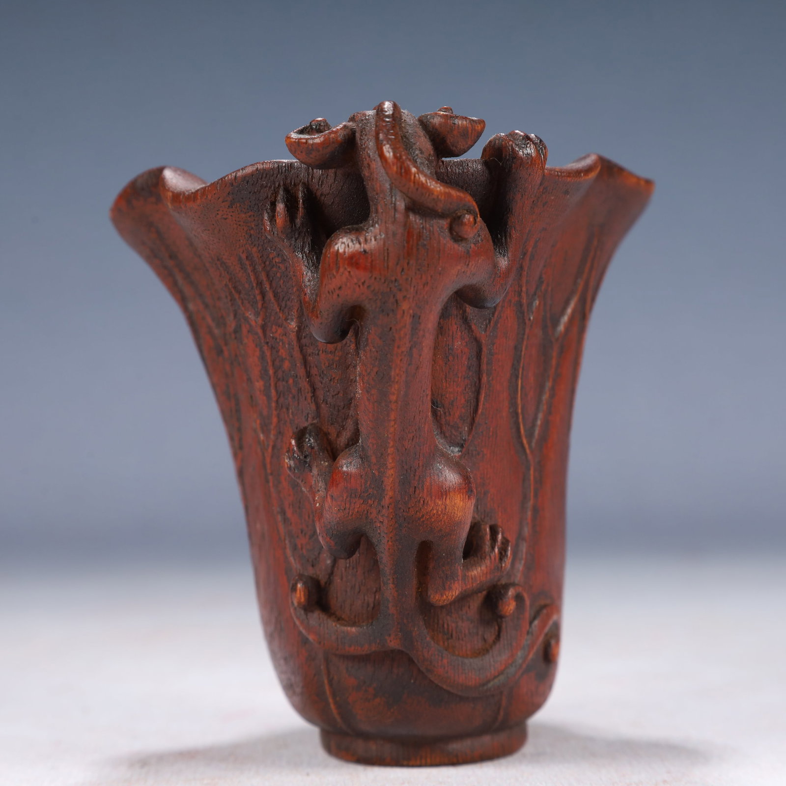 An Exquisite Eaglewood Chi-Dragon Pattern Cup - 7
