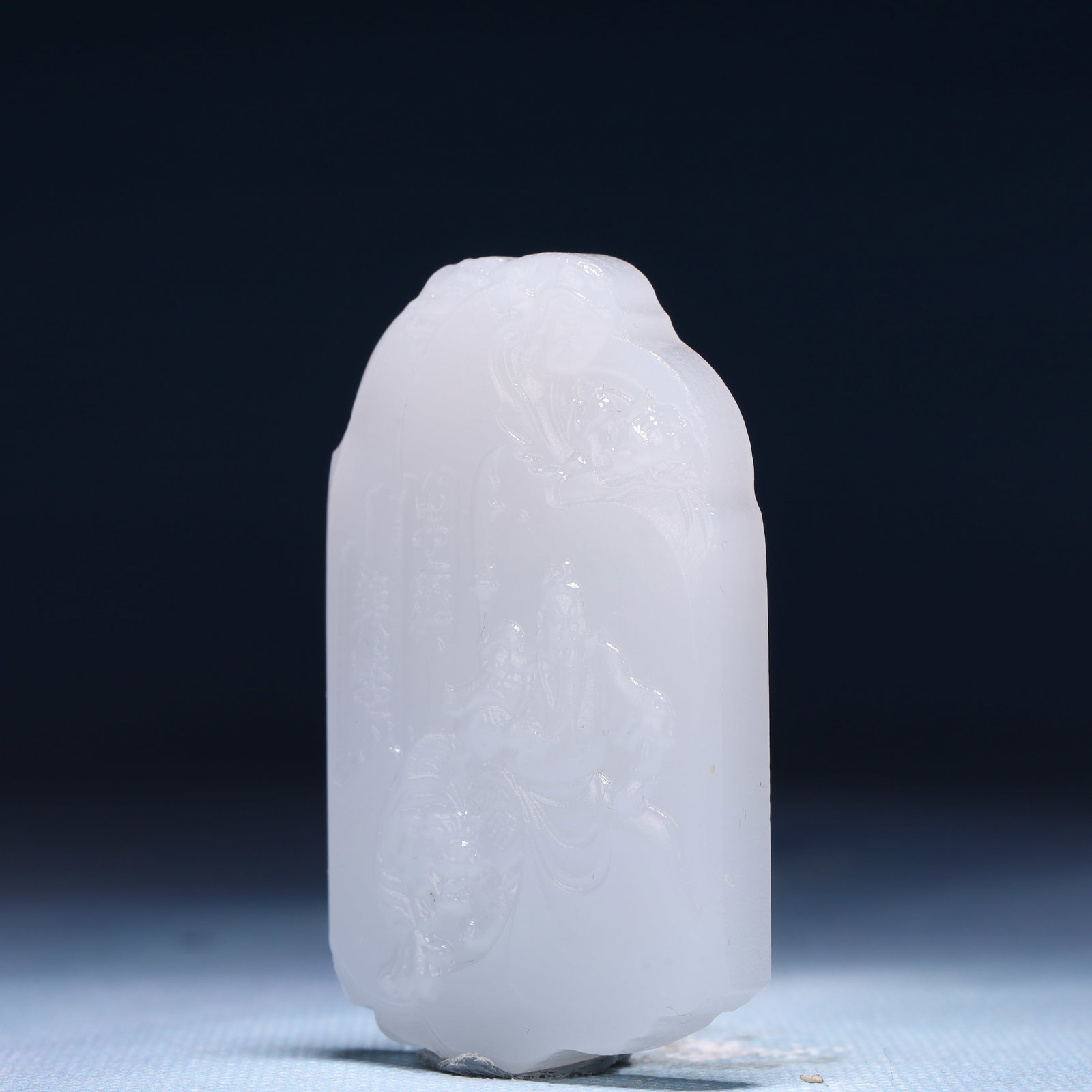 An Exquisite White Jade Figure Pattern Pendant - 2