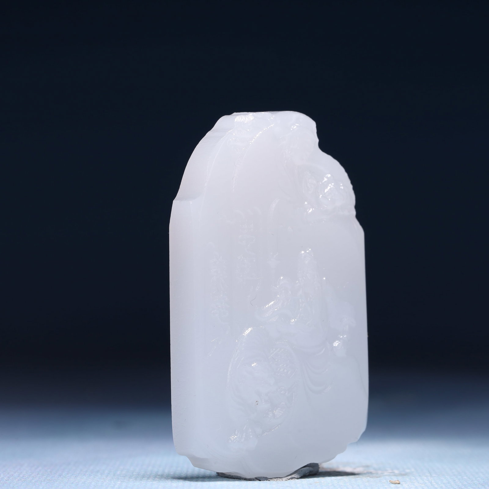 An Exquisite White Jade Figure Pattern Pendant - 3