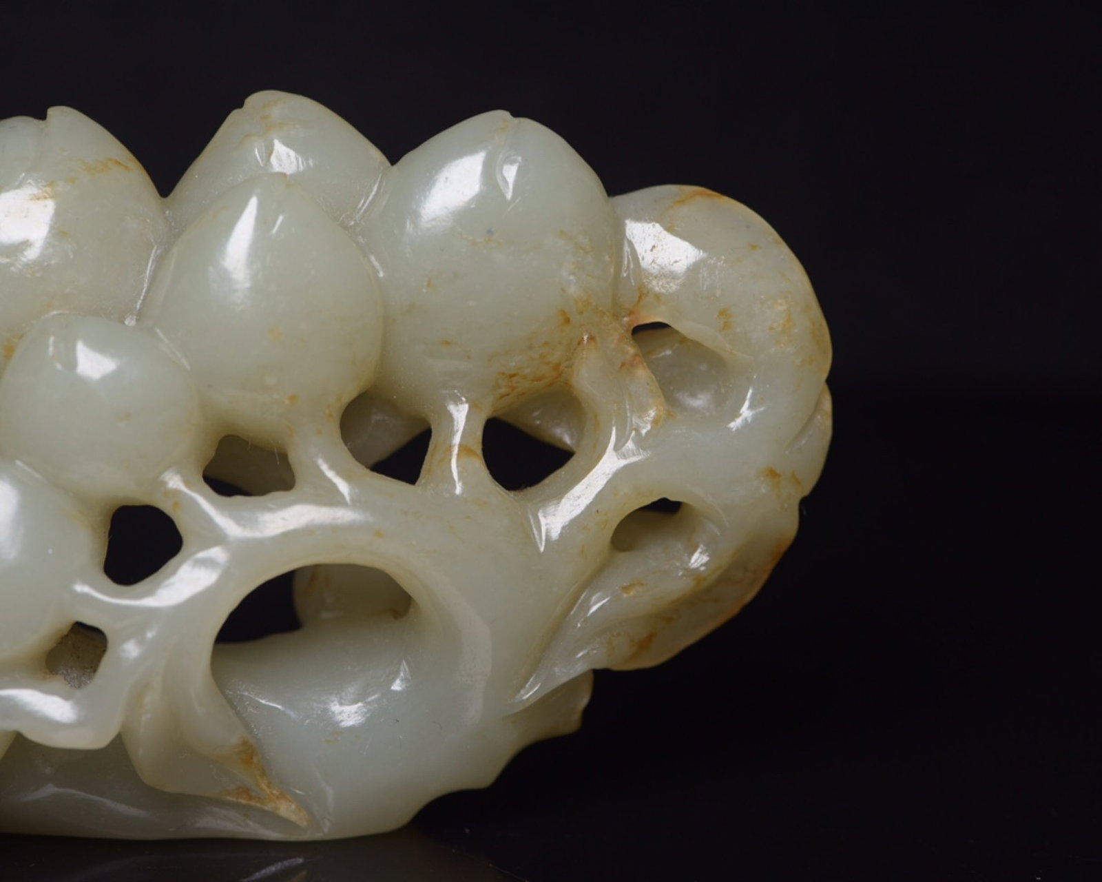 An Exquisite White Jade Monkey Pattern Ornament - 7