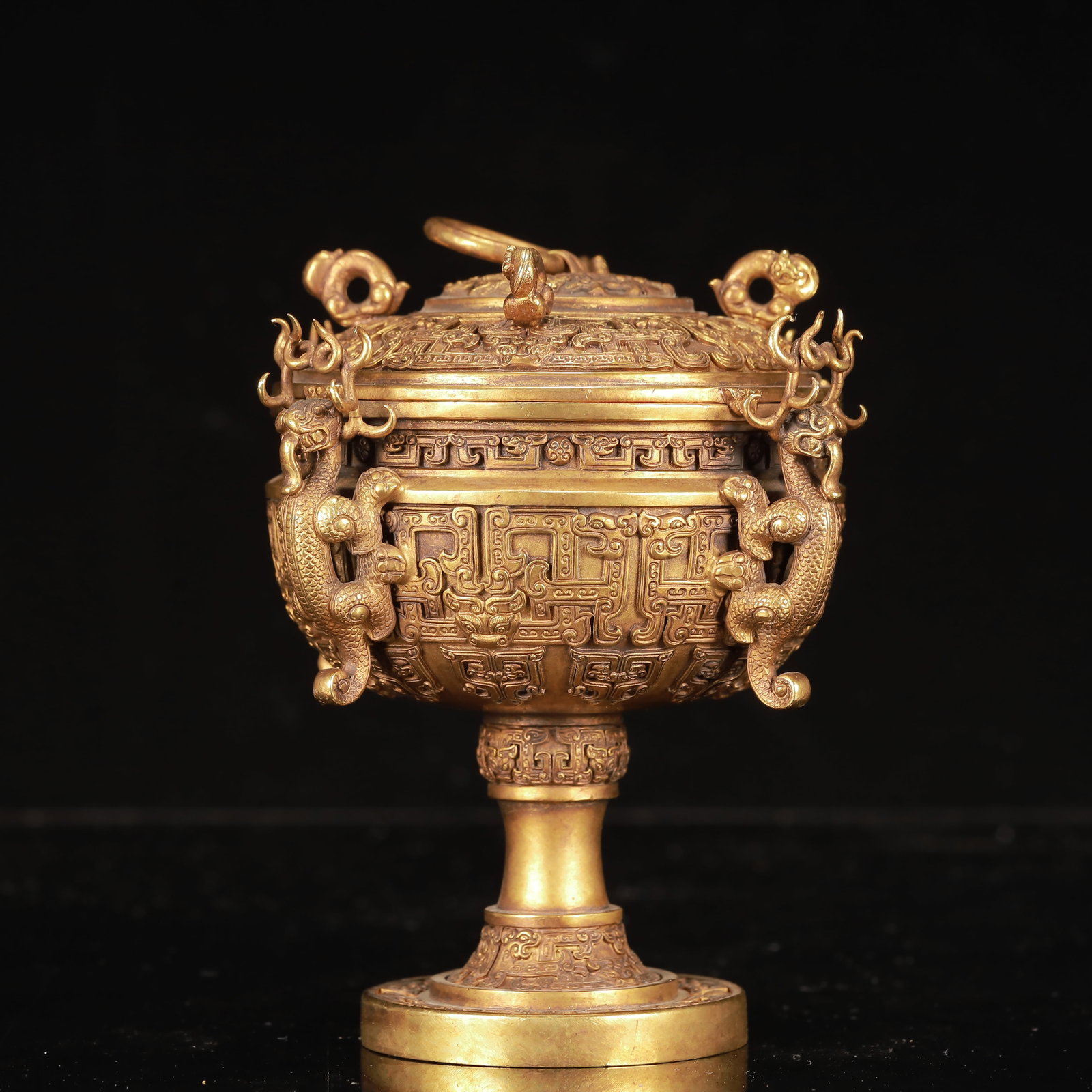 An Exquisite Gilt Bronze Dragon Pattern Jar with Cover: An Exquisite Gilt Bronze Dragon Pattern Jar with Cover,Qing Dynasty, China,Size:5.5inx6.3in,Weight:800g 铜鎏金龙纹盖罐,中国清代