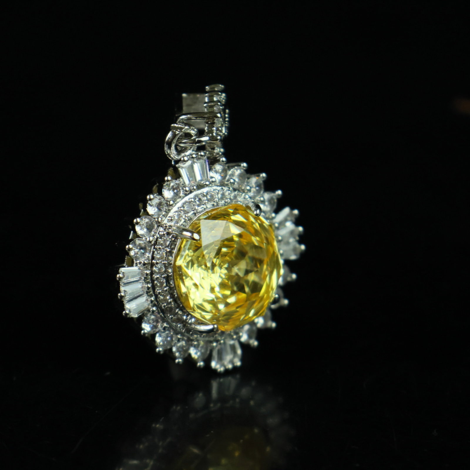An Exquisite Pendant - 3