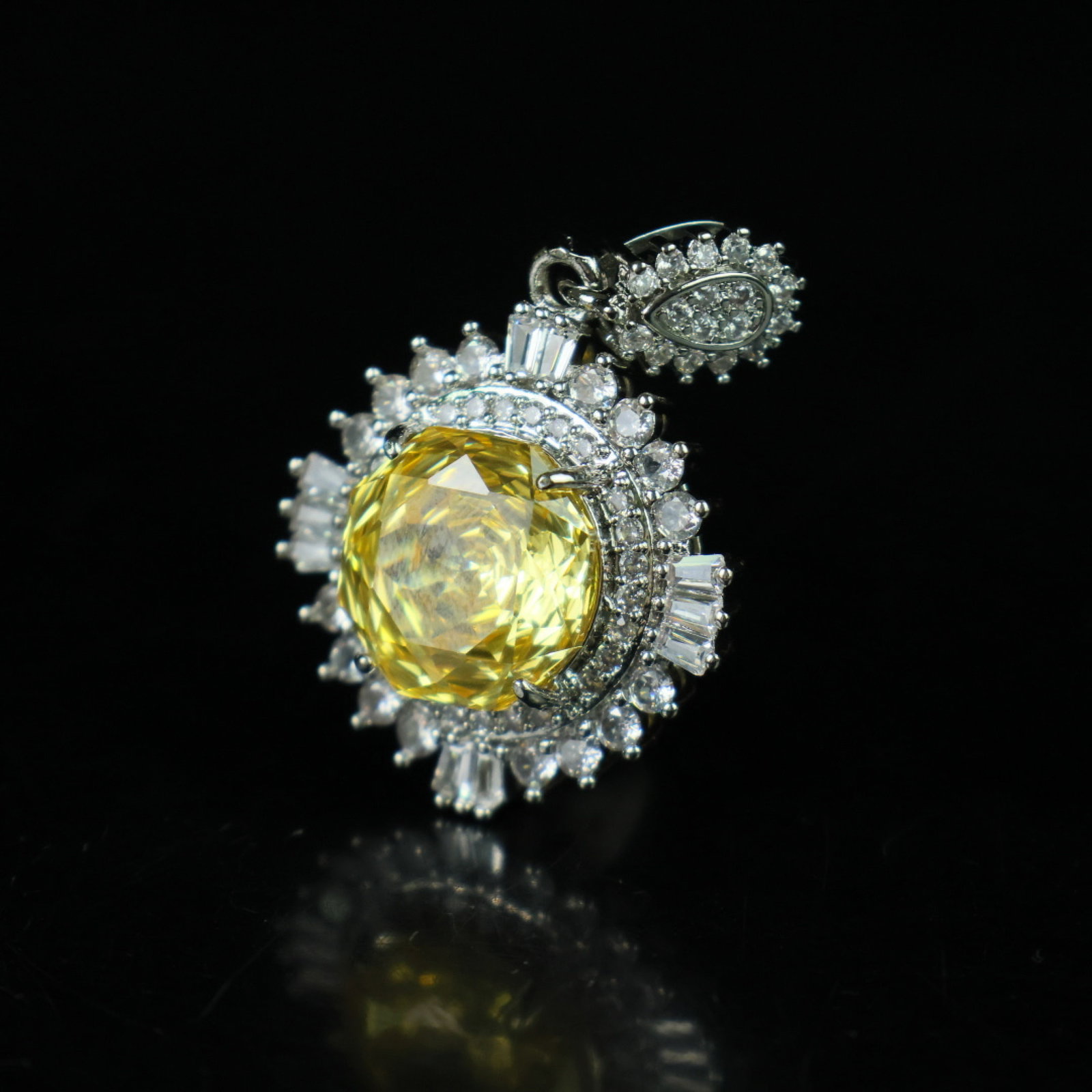 An Exquisite Pendant - 4