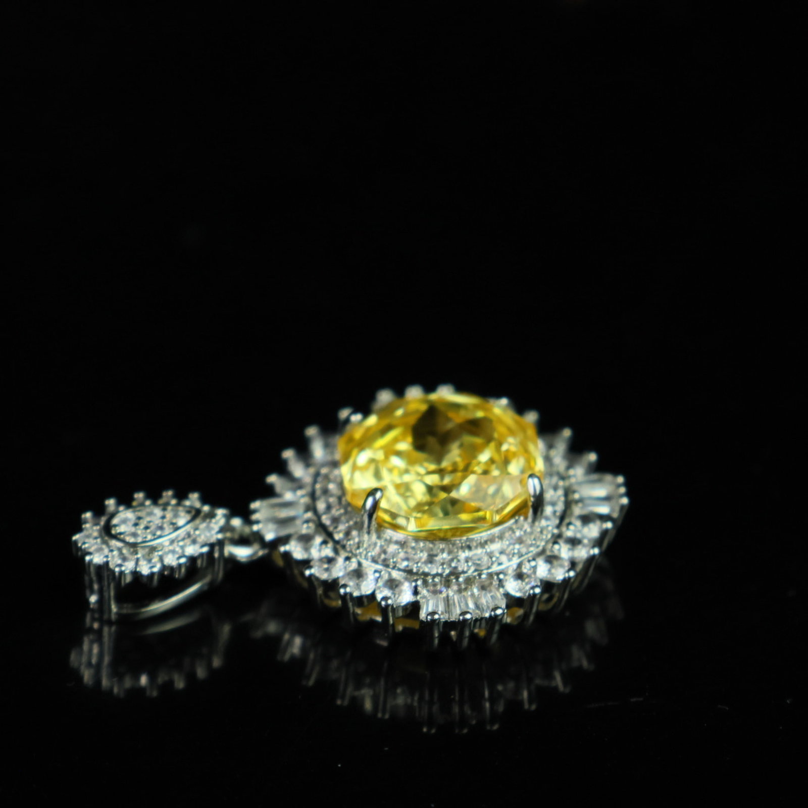 An Exquisite Pendant - 7