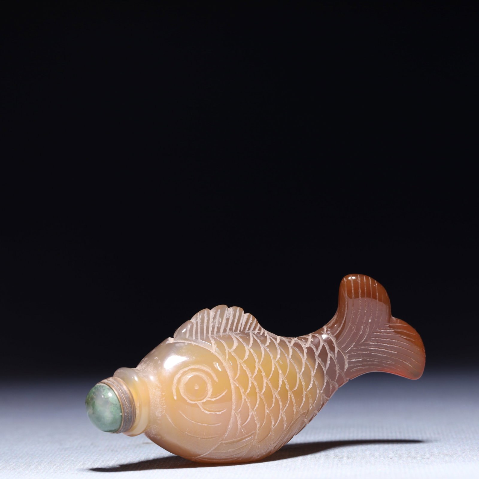 An Exquisite Agate Fish Snuff Bottle - 2