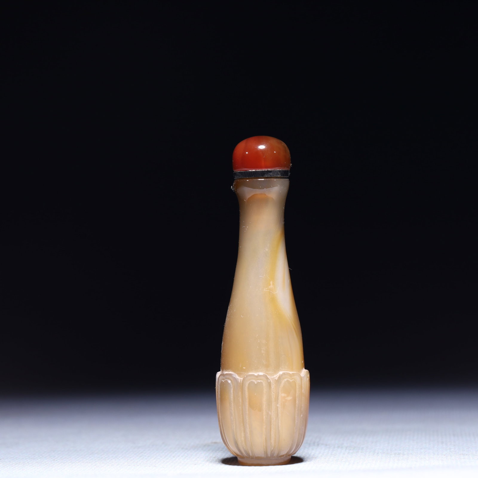 An Exquisite Agate Snuff Bottle - 2