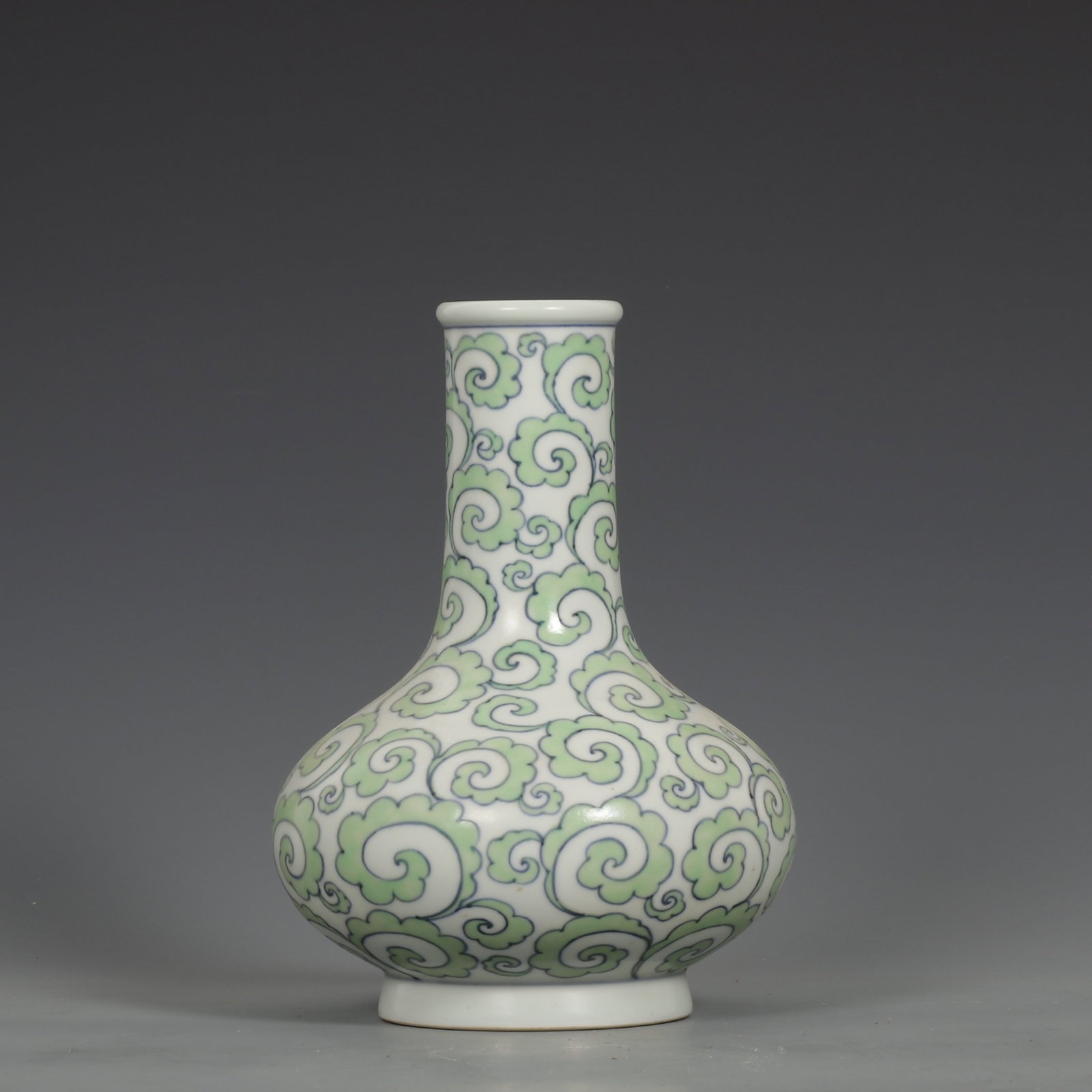 An Exquisite Green Glazed Auspicious Cloud Pattern Vase - 5