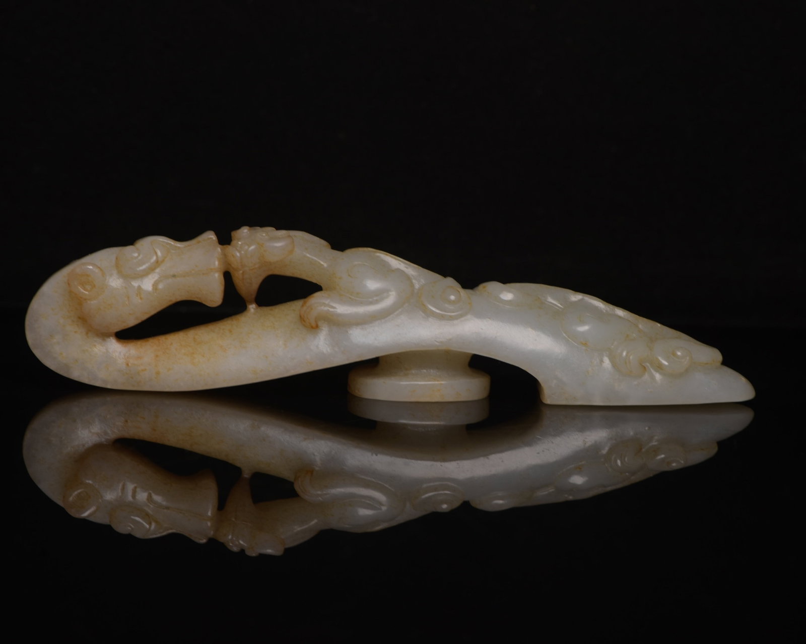 An Exquisite White Jade Dragon Ornament: An Exquisite White Jade Dragon Ornament,Qing Dynasty,China,Size:6.1inx1.3inx0.9in,Weight:133g 白玉龙摆件,中国清代