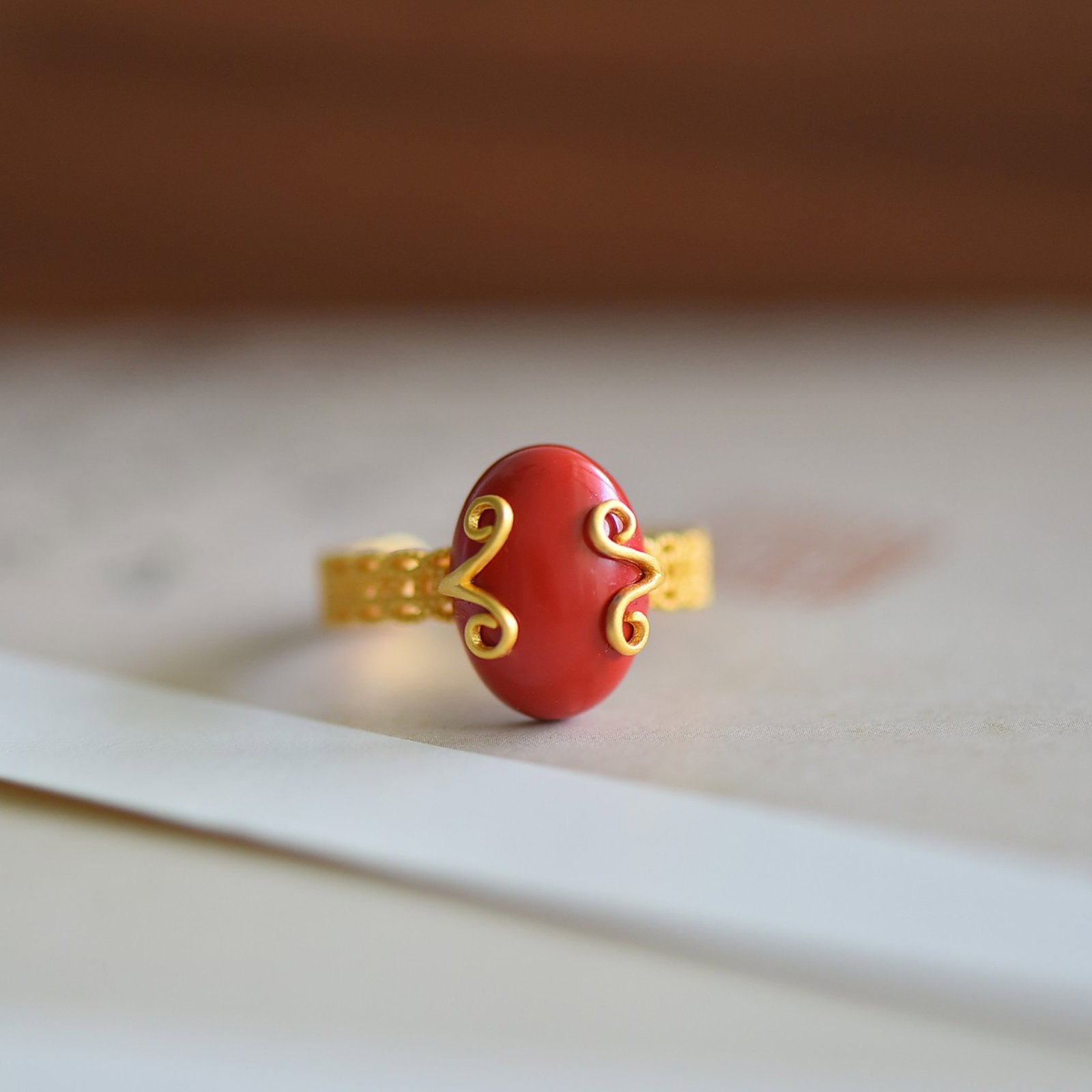 An Exquisite Sterling Silver-Gold Plated Inlaid Cinnabar Ring: An Exquisite Sterling Silver-Gold Plated Inlaid Cinnabar Ring,Size:0.4inx0.6in 寓意:财源广进、吉祥如意