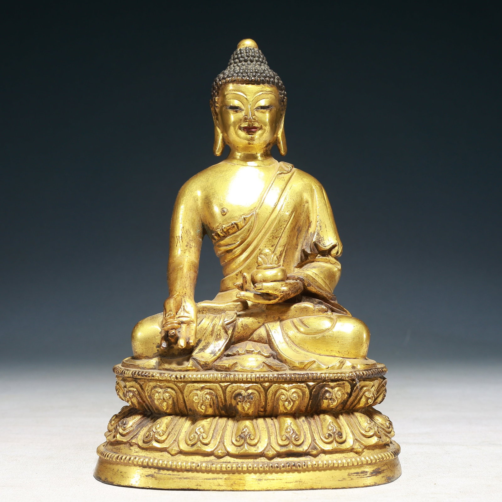 A Solemn Gilt Bronze Statue of Sakyamuni (1 of 10)
