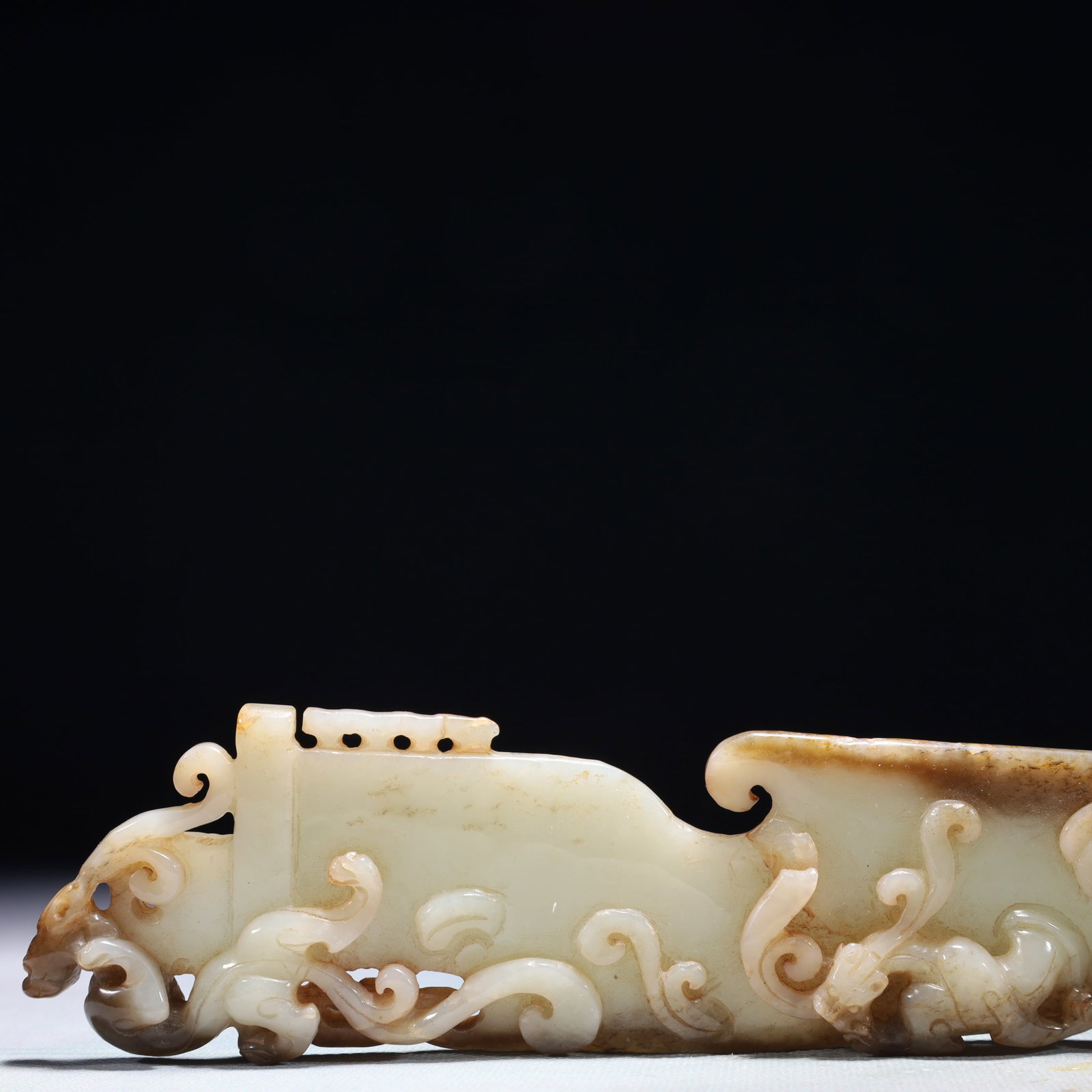 An Exquisite White Jade Beast Pattern Pendant - 2