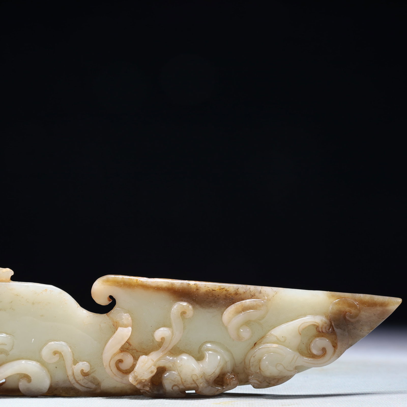 An Exquisite White Jade Beast Pattern Pendant - 3