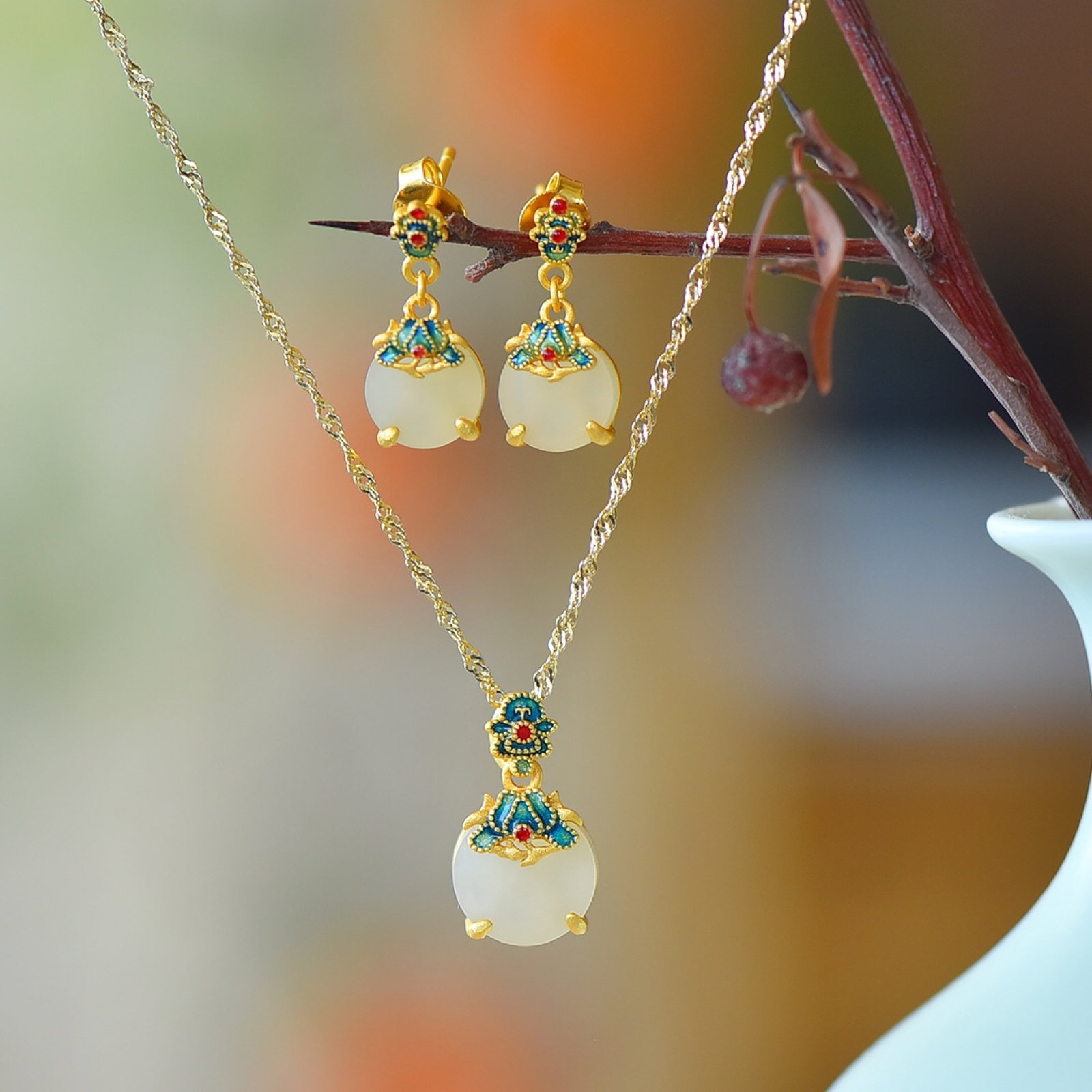 A Set of Fine Sterling Silver-Gold Plated Inlaid White Jade Jewelrys: A Set of Fine Sterling Silver-Gold Plated Inlaid White Jade Jewelrys,Size:(Pendant)0.4inx0.4in,(Earrings)0.3inx0.3in 一套纯银镀金镶白玉首