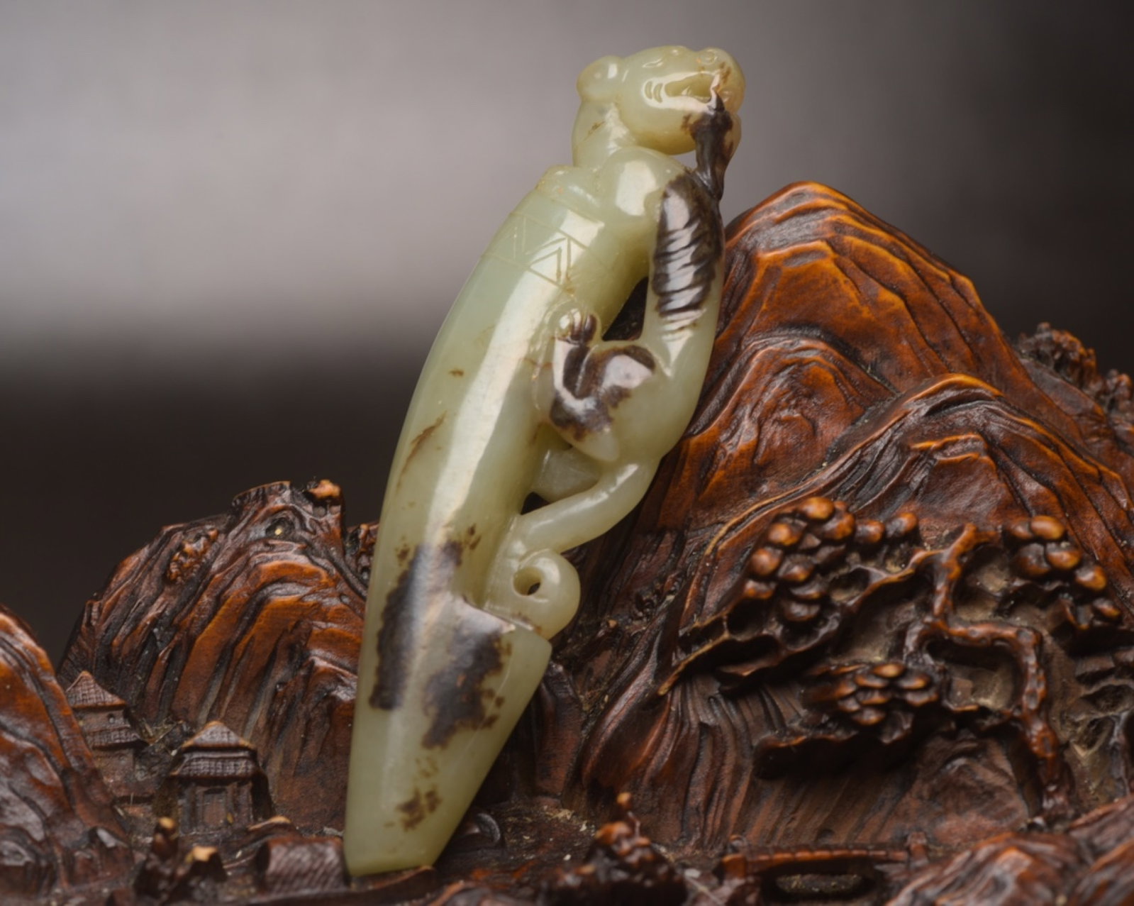 An Exquisite White Jade Dragon Pendant