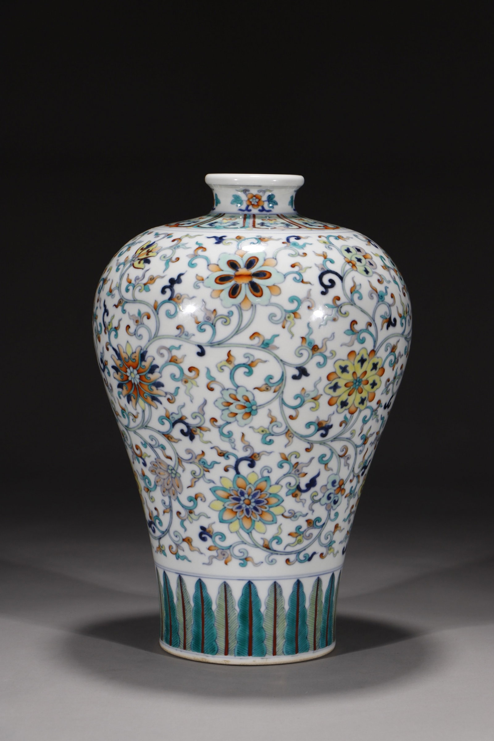 A Rare Doucai Lotus Pattern Vase - 6