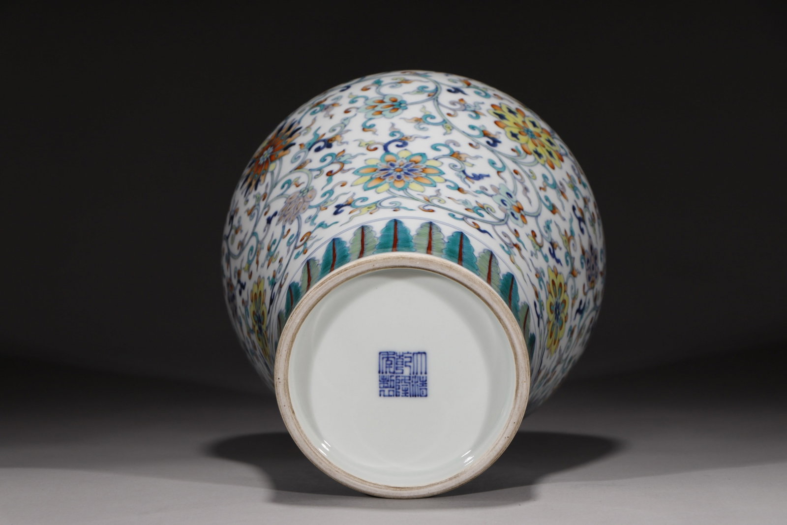 A Rare Doucai Lotus Pattern Vase - 8