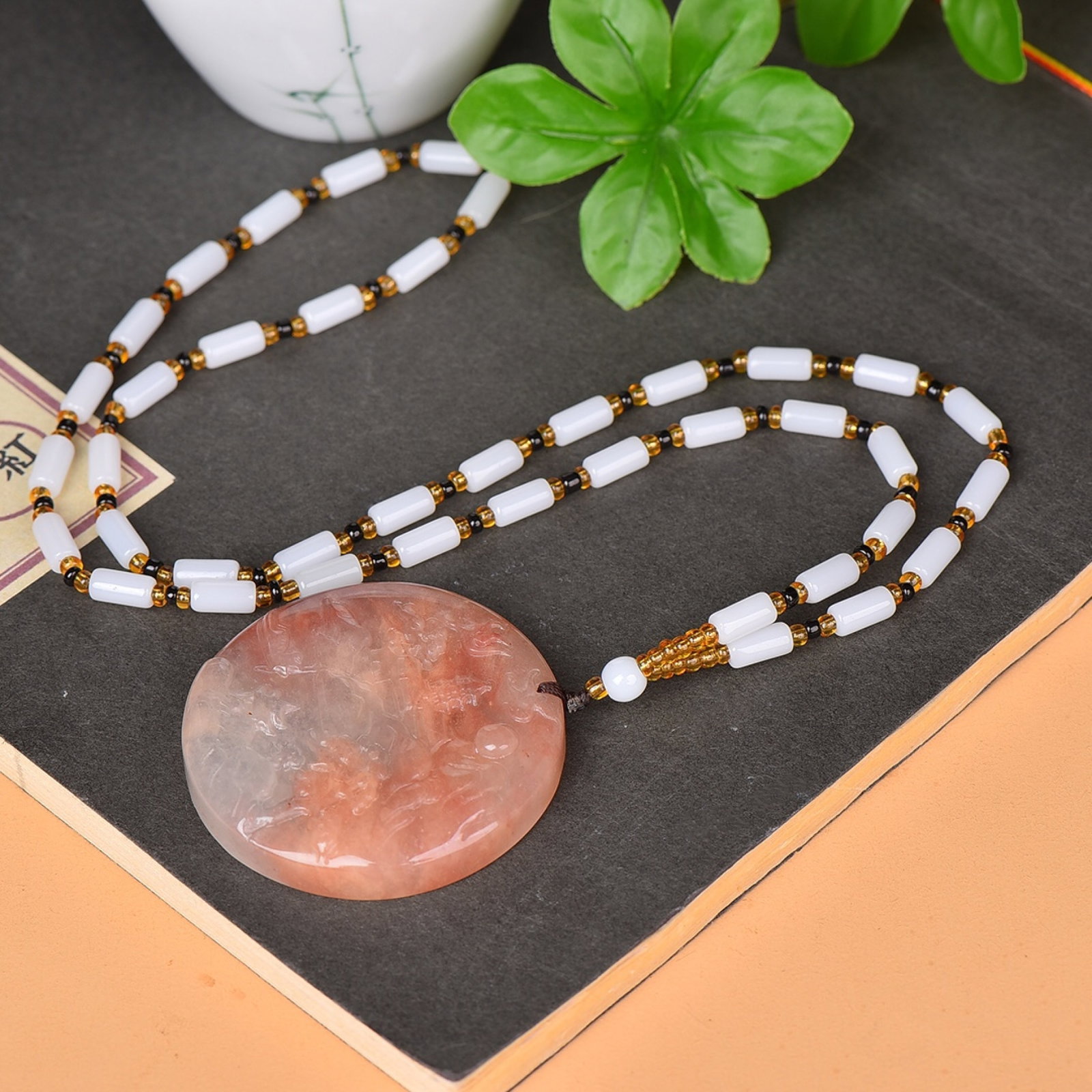 An Exquisite Red Jade Landscape Pattern Pendant - 2
