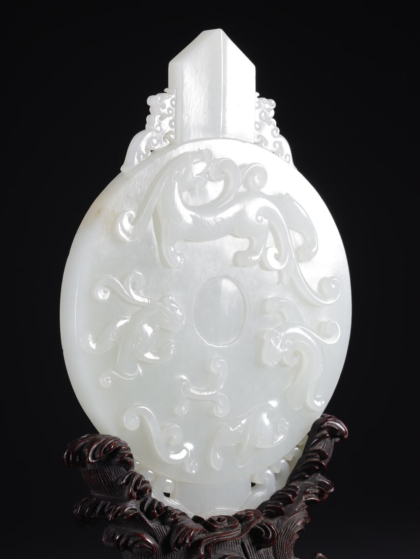 An Exquisite White Jade Dragon Pattern Pendant - 3