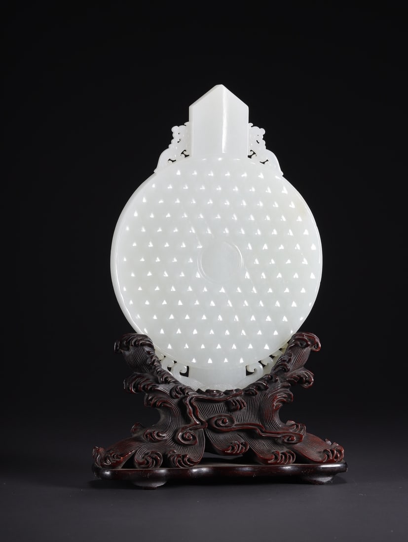 An Exquisite White Jade Dragon Pattern Pendant - 4