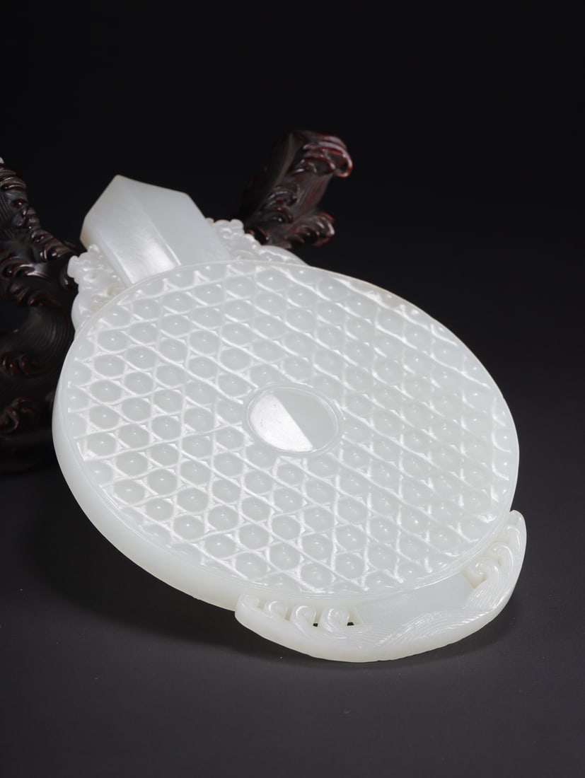 An Exquisite White Jade Dragon Pattern Pendant - 7