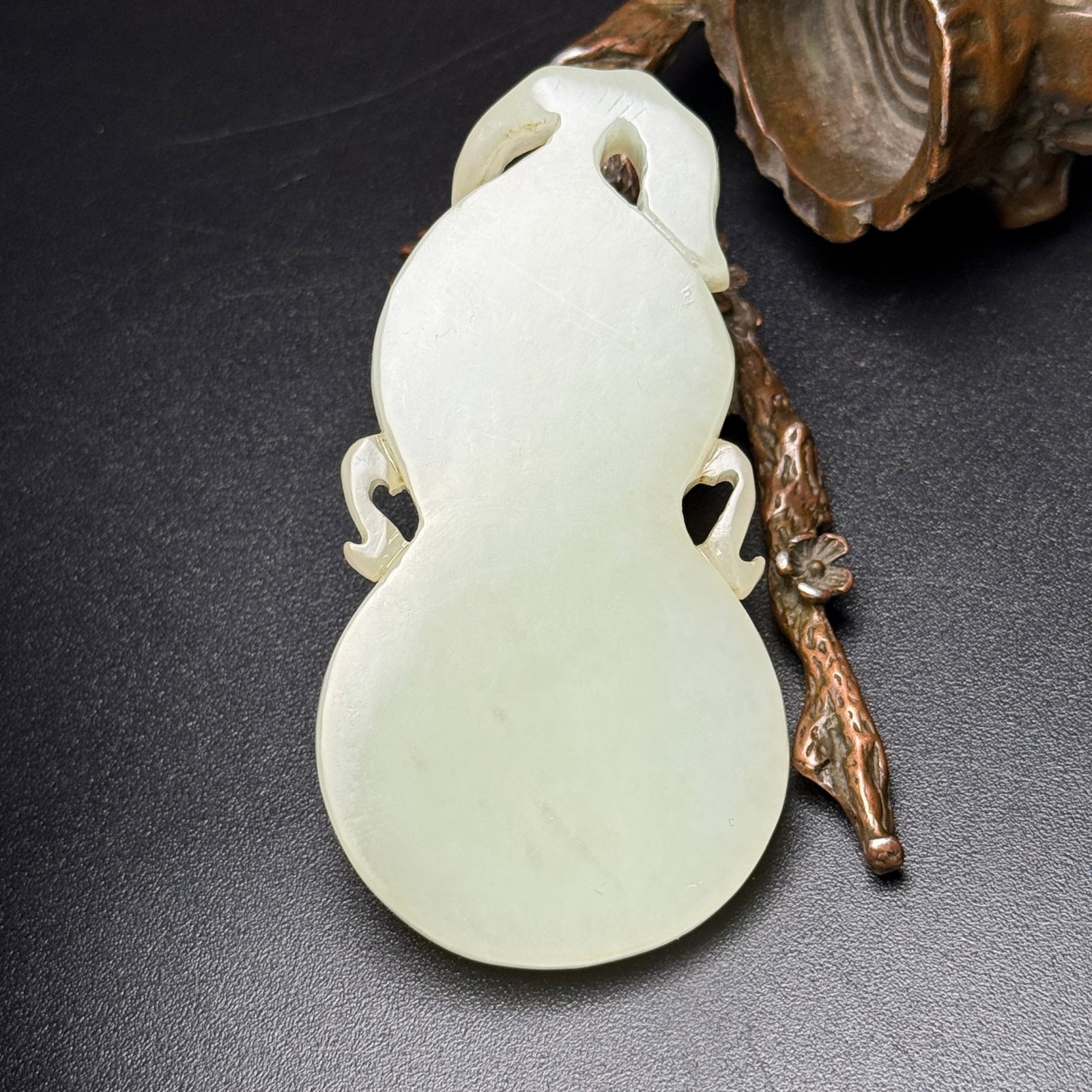 An Exquisite White Jade Bats Pattern Pendant - 2