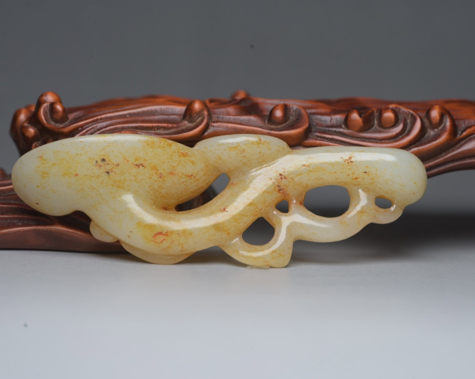 An Exquisite White Jade Auspicious Cloud Pattern Ruyi - 2