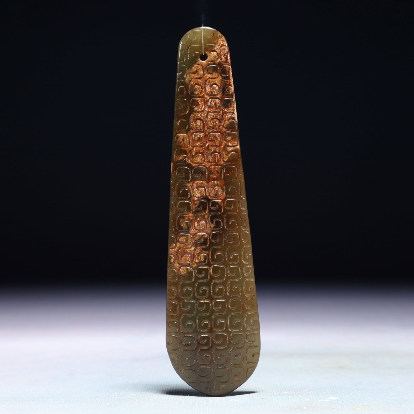 An Exquisite Archaic Jade Auspicious Cloud Pattern Pendant: An Exquisite Archaic Jade Auspicious Cloud Pattern Pendant,Ancient Time,China,Size:1.4inx6.1in,Weight:94g 高古玉祥云纹挂件,中国远Ö