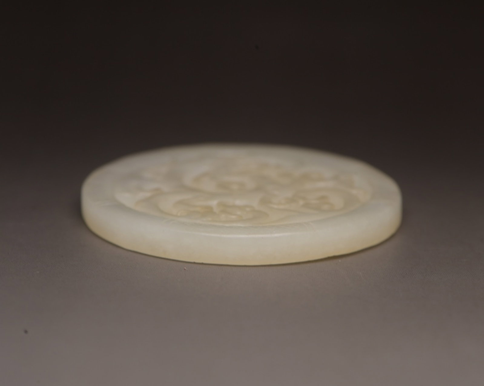 An Exquisite White Jade Phoenix Pattern Pendant - 3